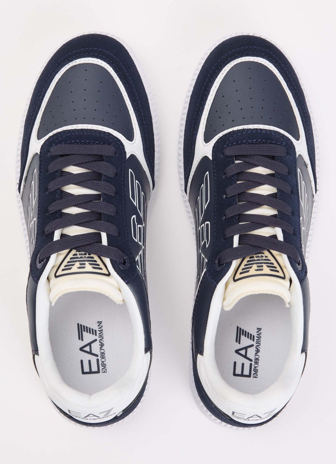 Armani Sneaker van leer met suède details - detail 4 donkerblauw