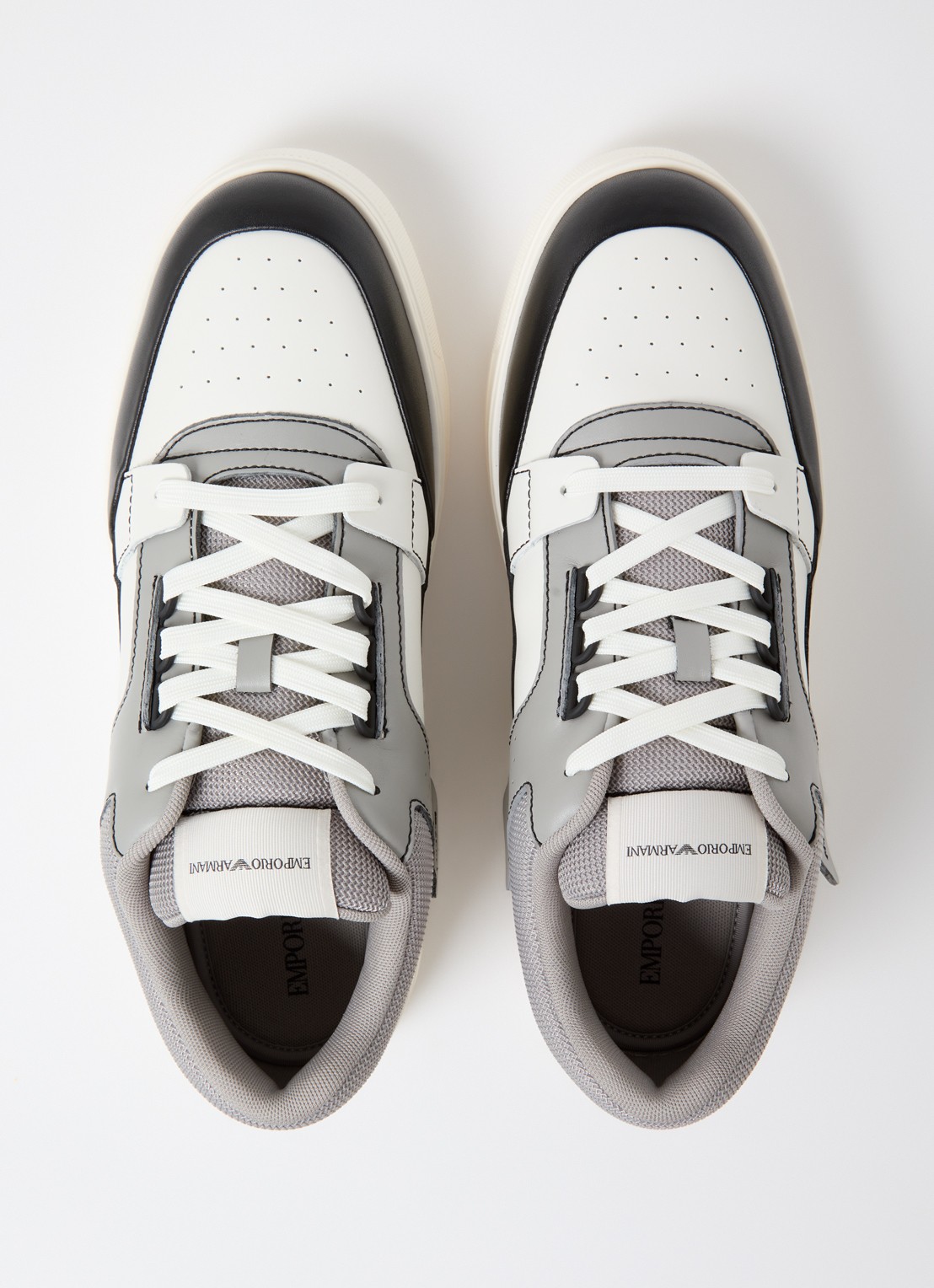 Armani Sneaker van leer - detail 4 grijs