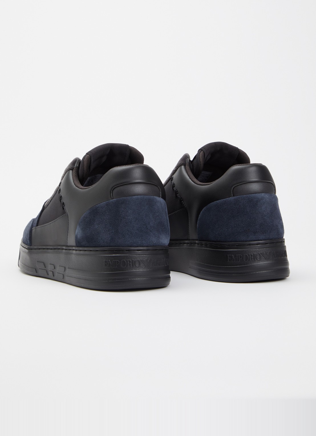 Armani Sneaker van mesh met suède details - achterkant donkerblauw