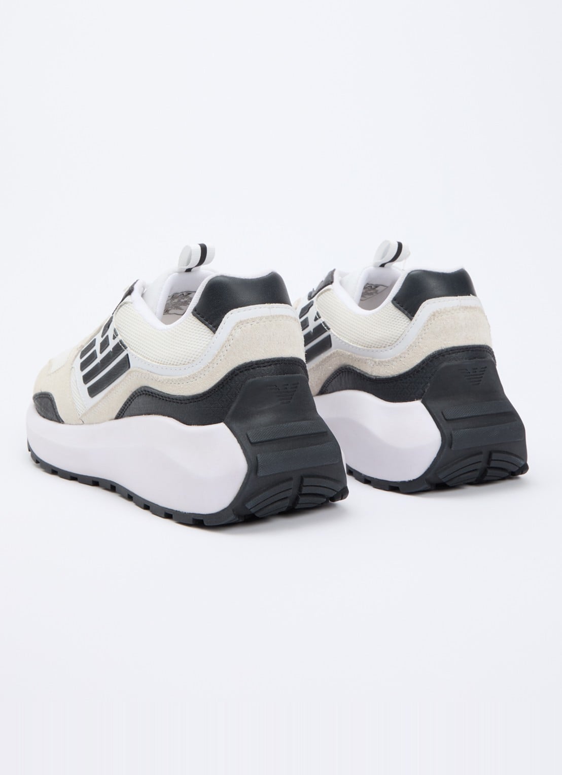 Armani Sneaker van suède met details van mesh - achterkant 5 gebroken wit