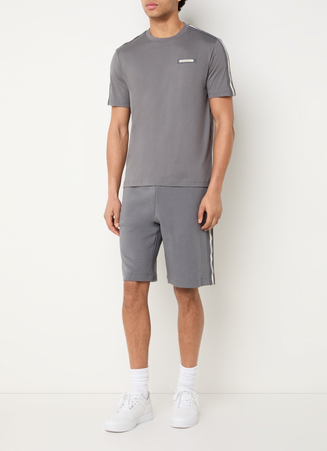 Armani Straight fit korte broek met logo - voorkant 3 creme