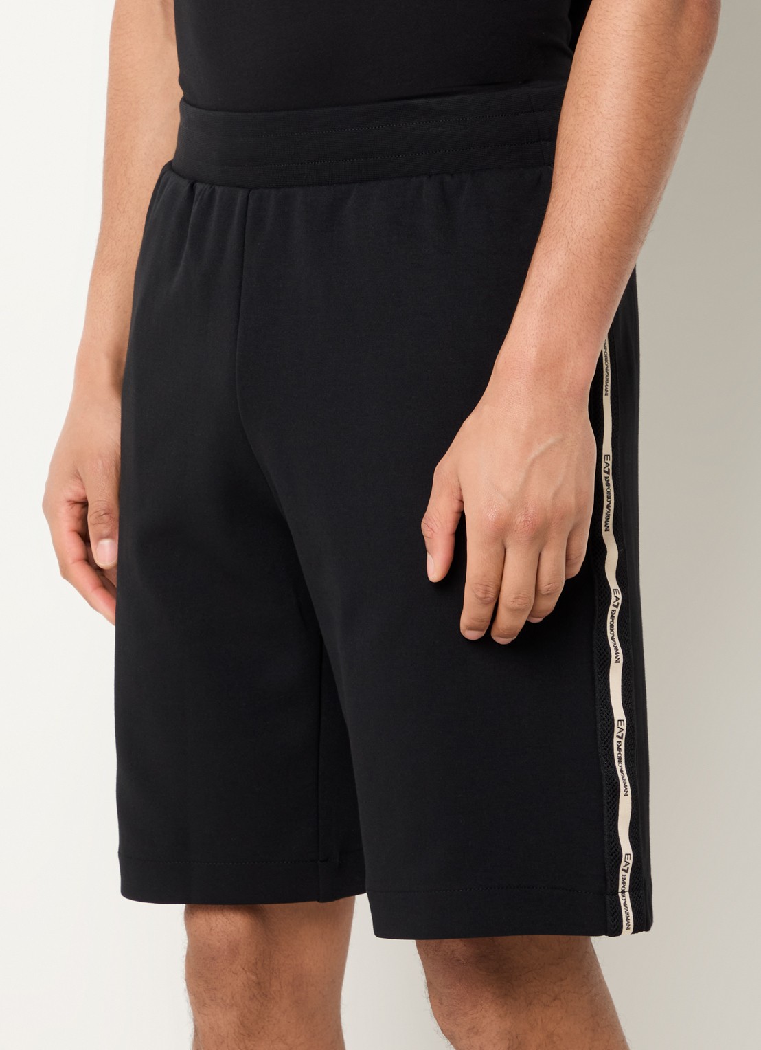 Armani Straight fit korte broek met logo - detail zwart