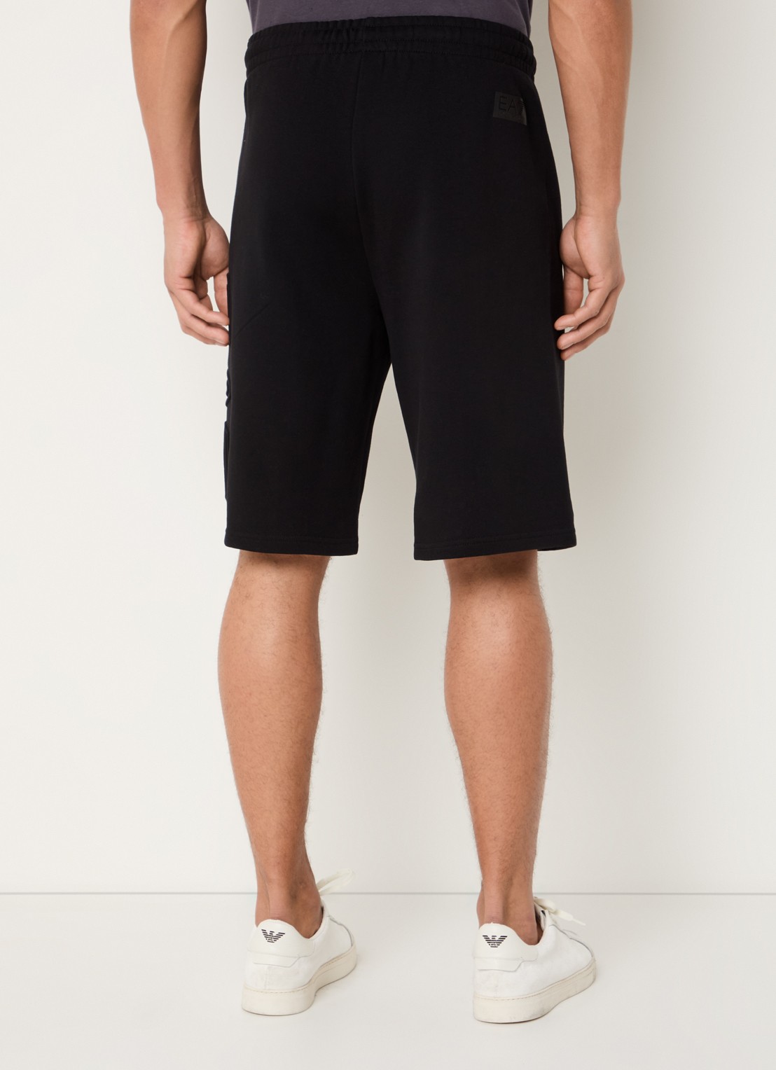 Armani Straight fit korte joggingbroek met 3D logoprint - achterkant 7 zwart