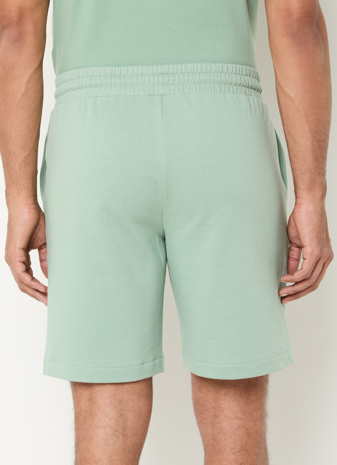 Armani Straight fit korte joggingbroek met logo en steekzakken - achterkant lindegroen