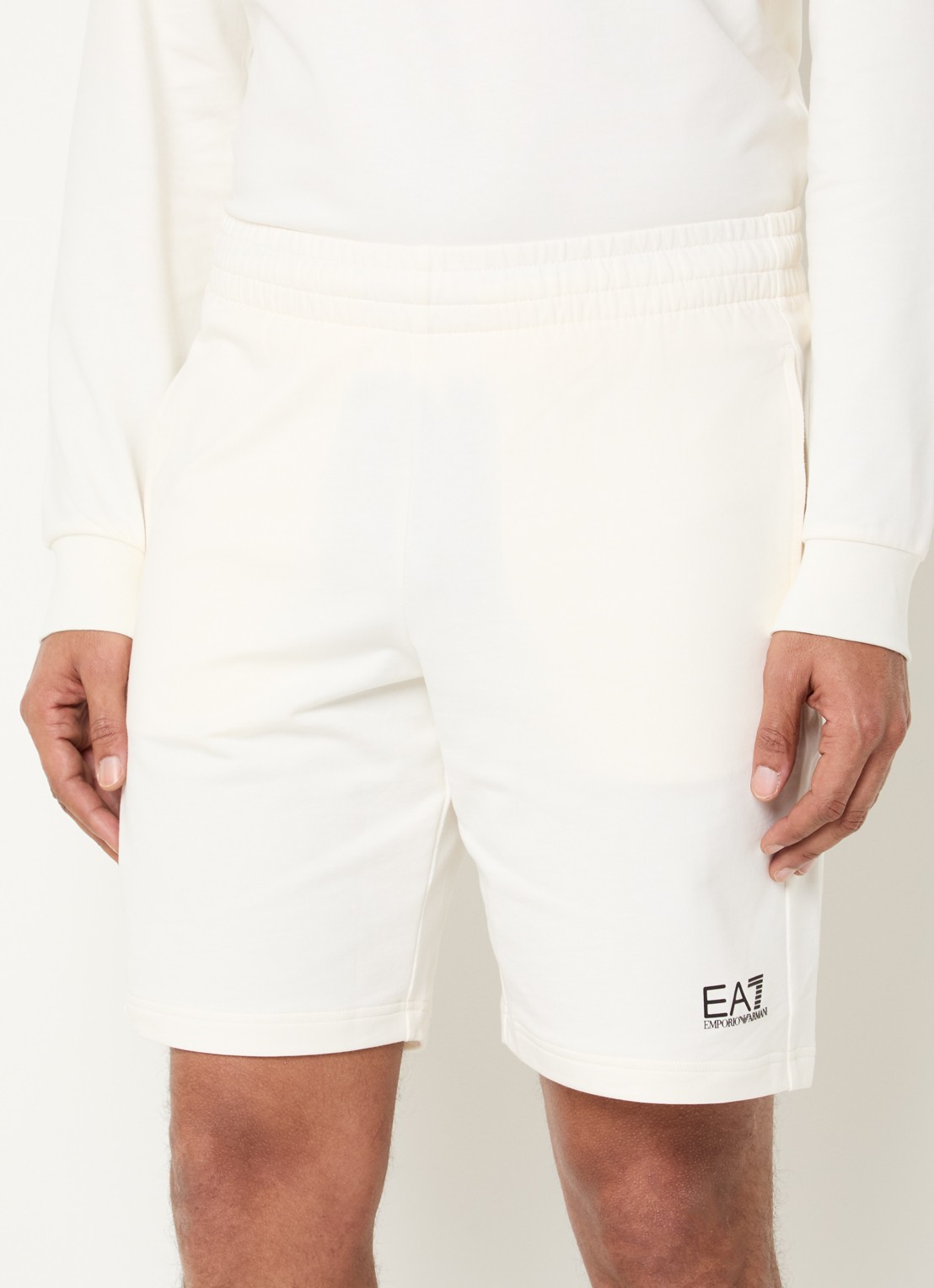 Armani Straight fit korte joggingbroek met logo  - detail 2 gebroken wit