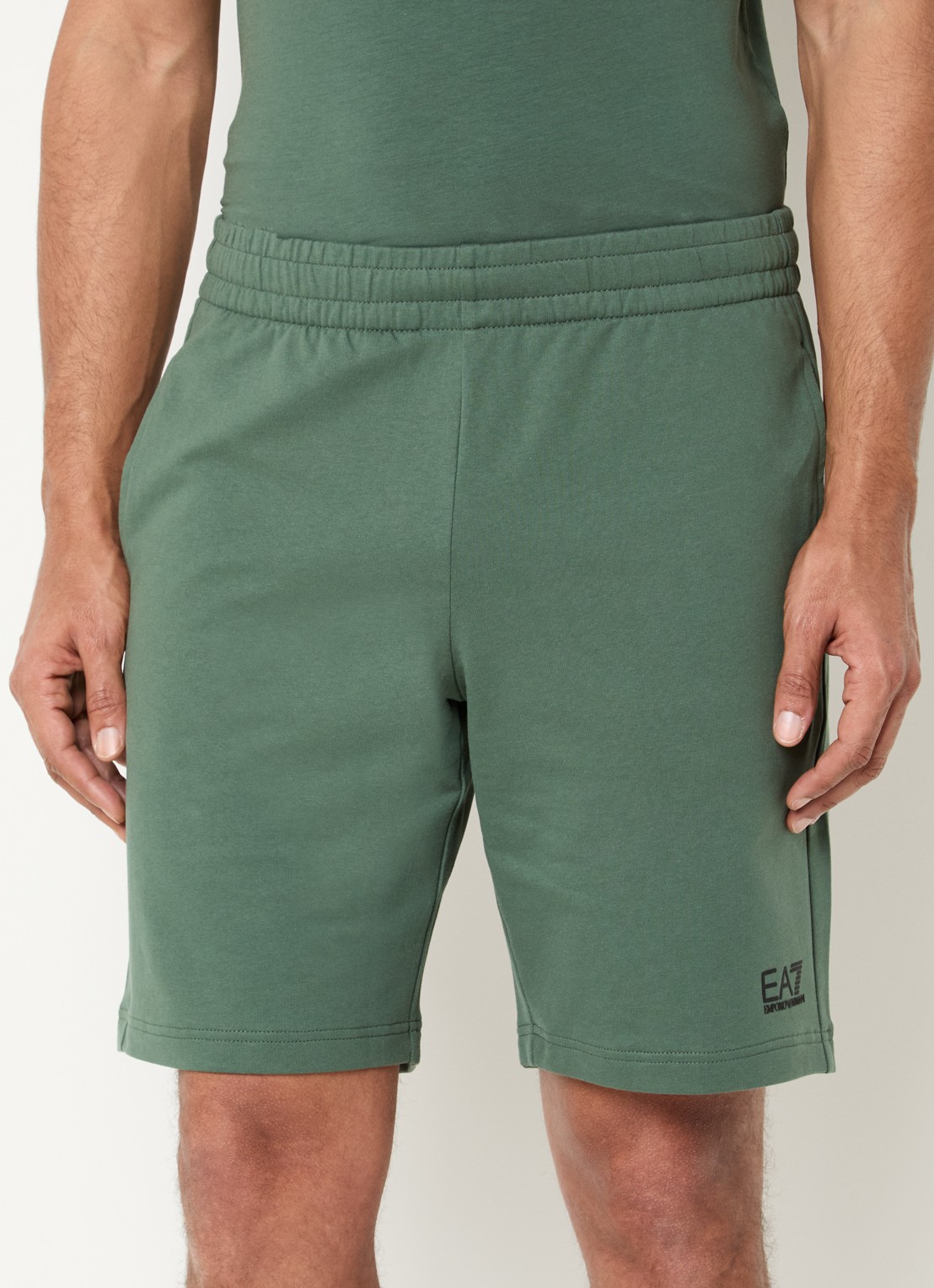 Armani Straight fit korte joggingbroek met logo  - detail 4 legergroen