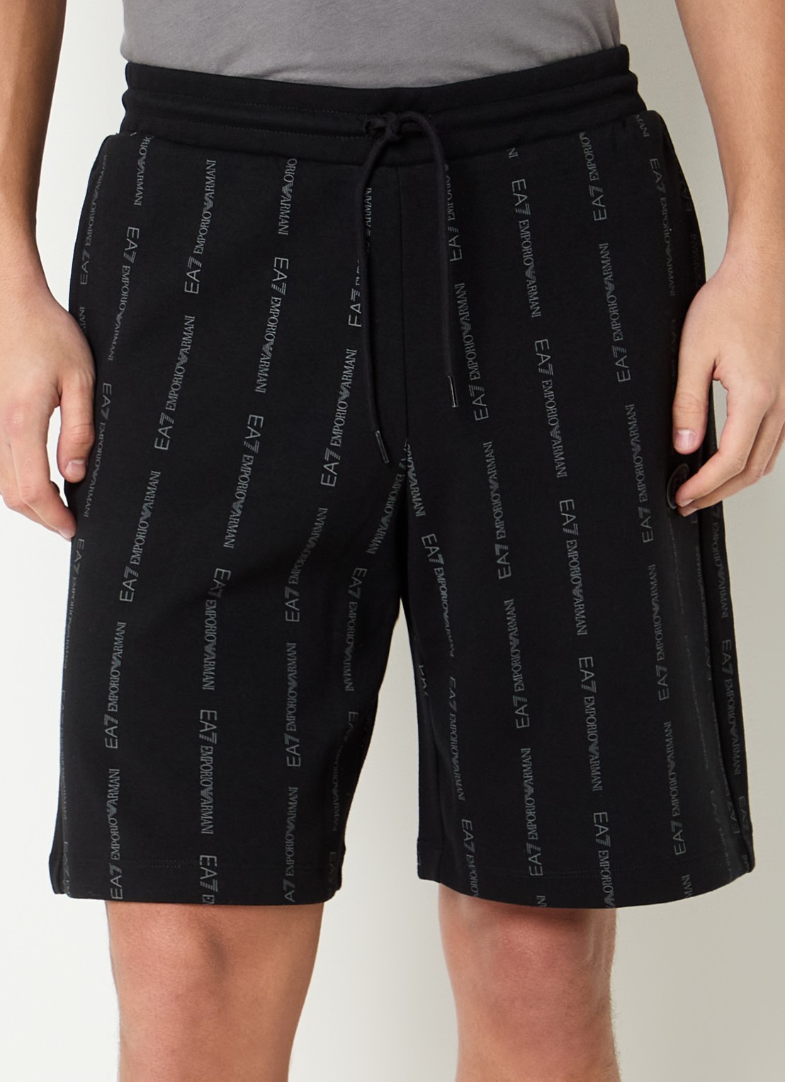 Armani Straight fit korte joggingbroek met logoprint - detail zwart
