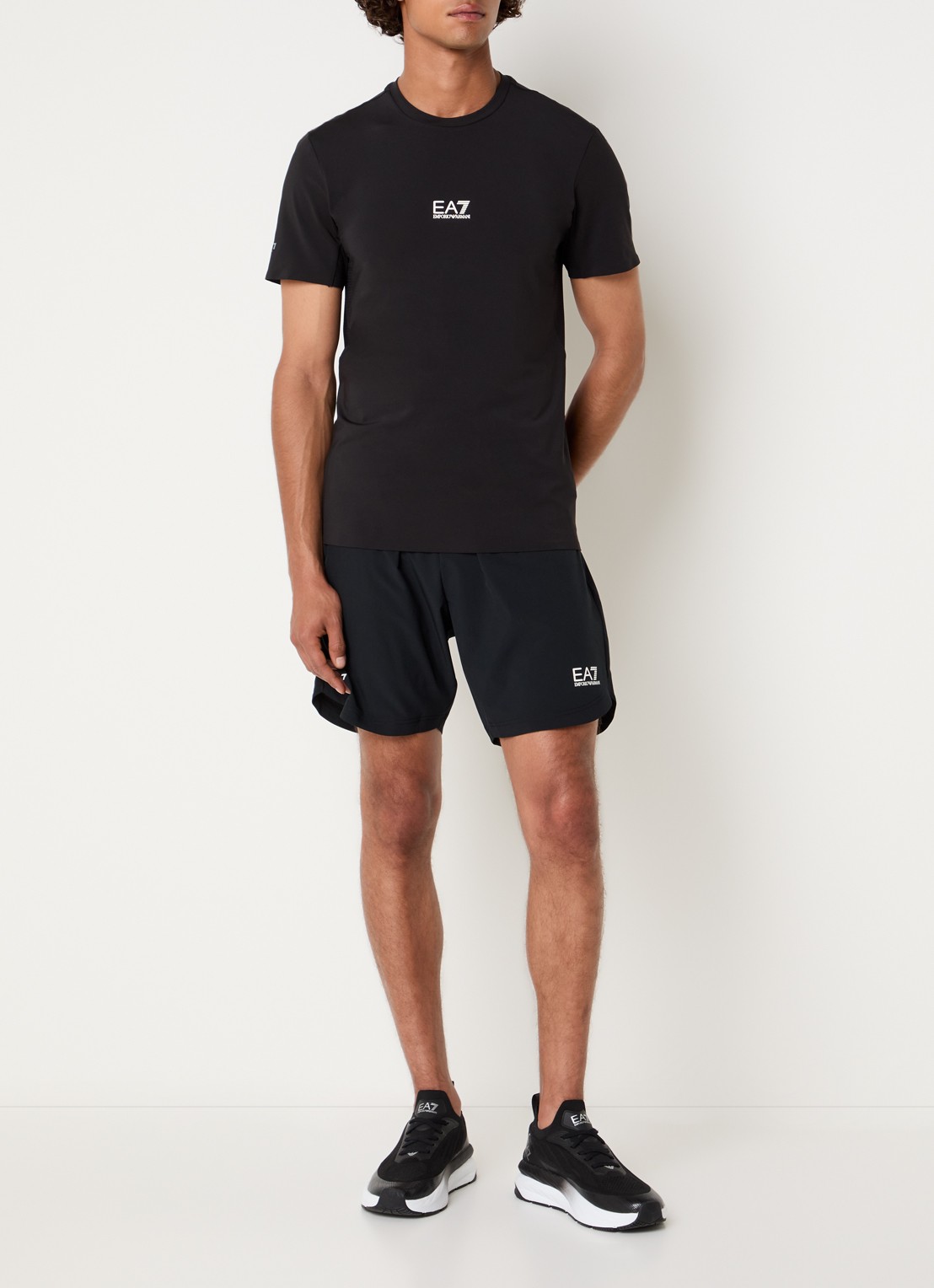 Armani Straight fit korte trainingsbroek met steekzakken - voorkant 4 zwart