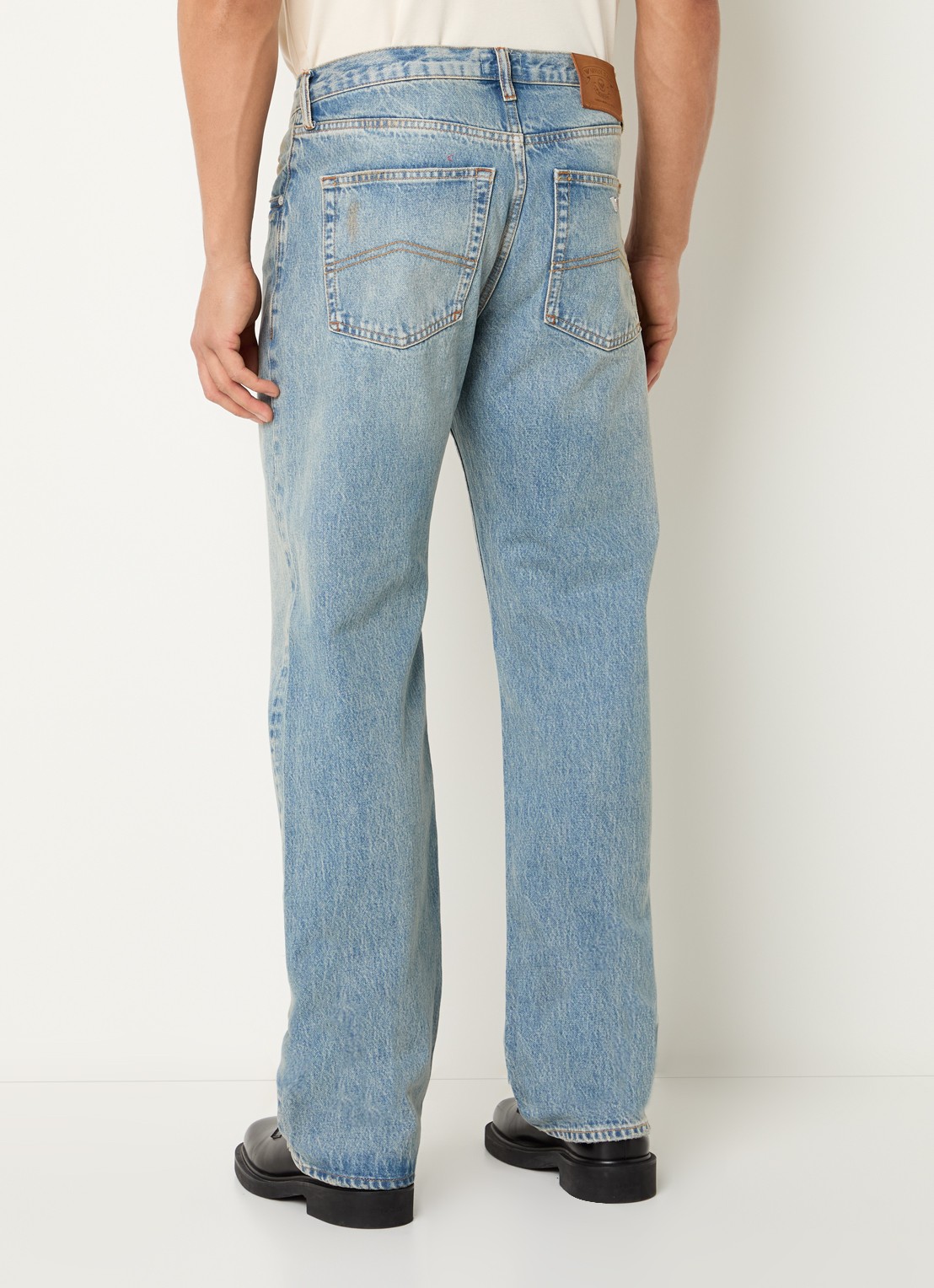 Armani Straight leg jeans met donkere wassing - achterkant 3 lichtblauw