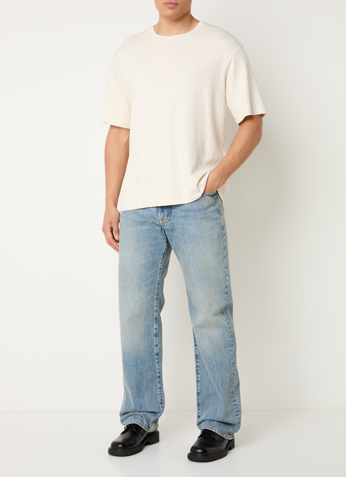 Armani Straight leg jeans met donkere wassing - voorkant 2 lichtblauw
