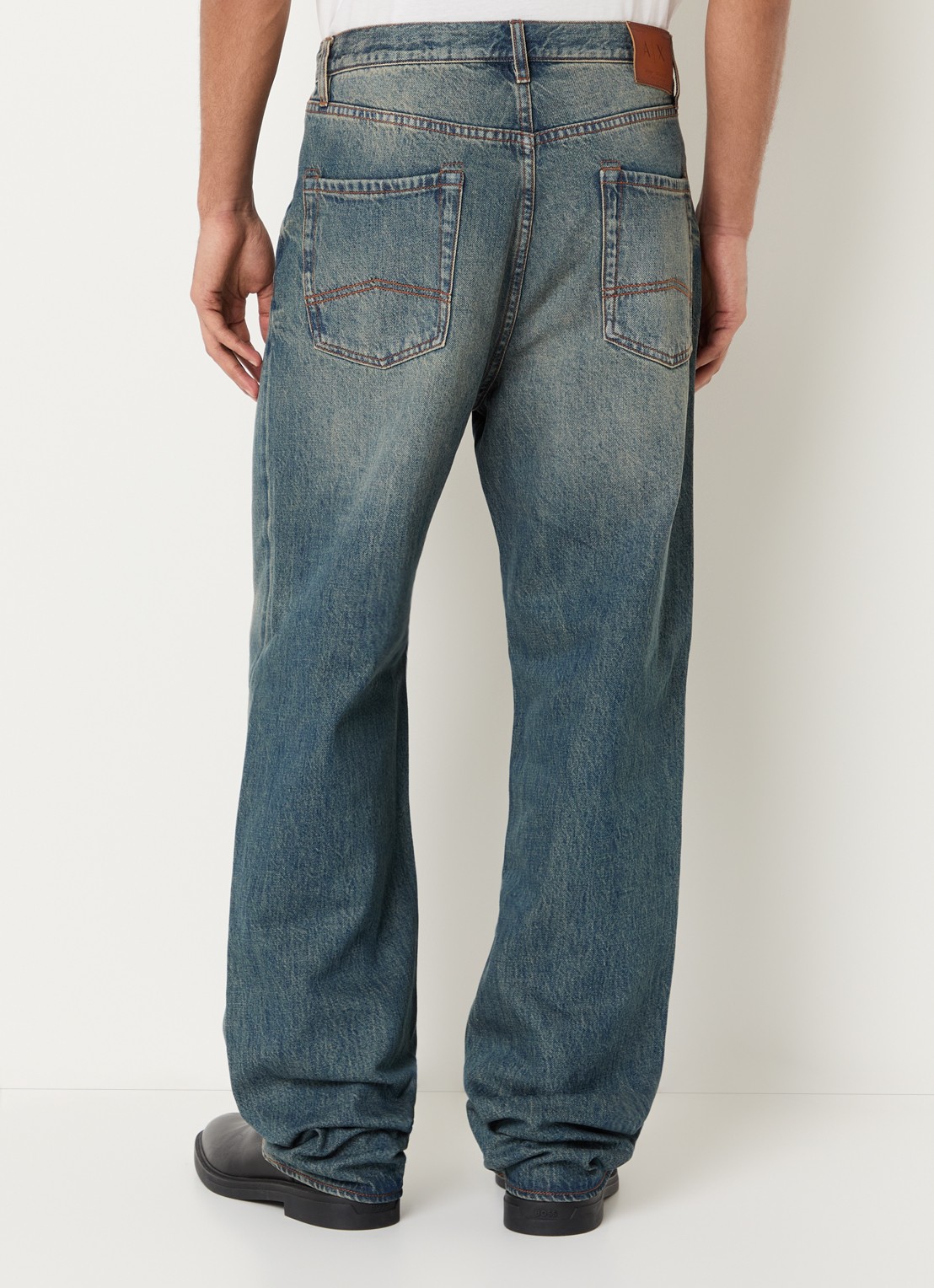 Armani Straight leg jeans met medium wassing en verwassen afwerking - achterkant 5 indigo