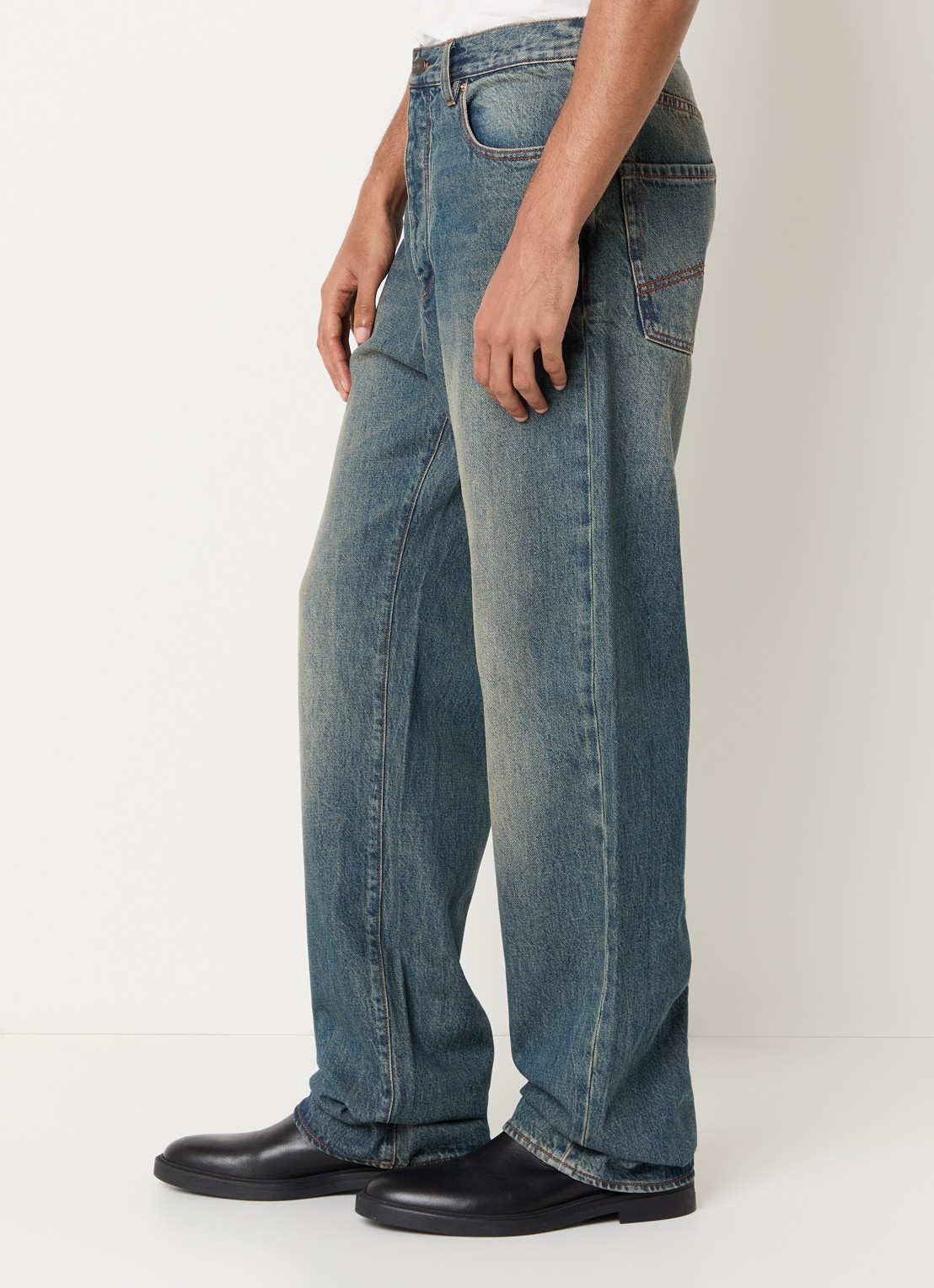 Armani Straight leg jeans met medium wassing en verwassen afwerking - detail 2 indigo
