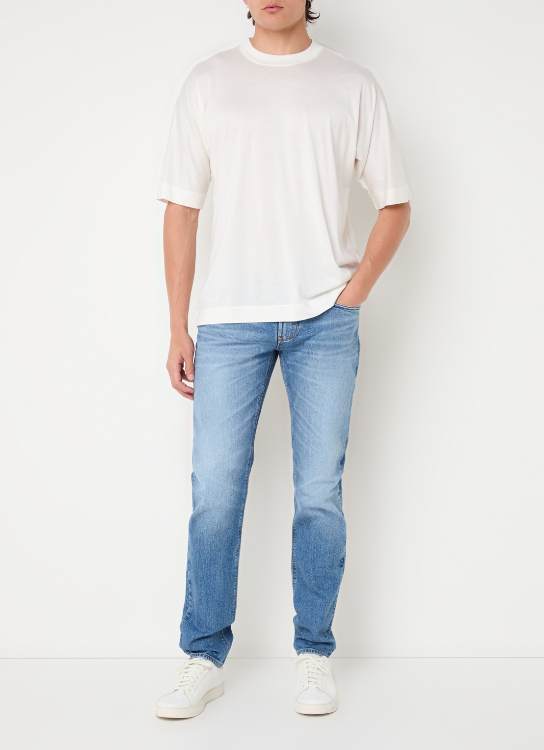 Armani Straight leg jeans met steekzakken - voorkant 2 lichtblauw
