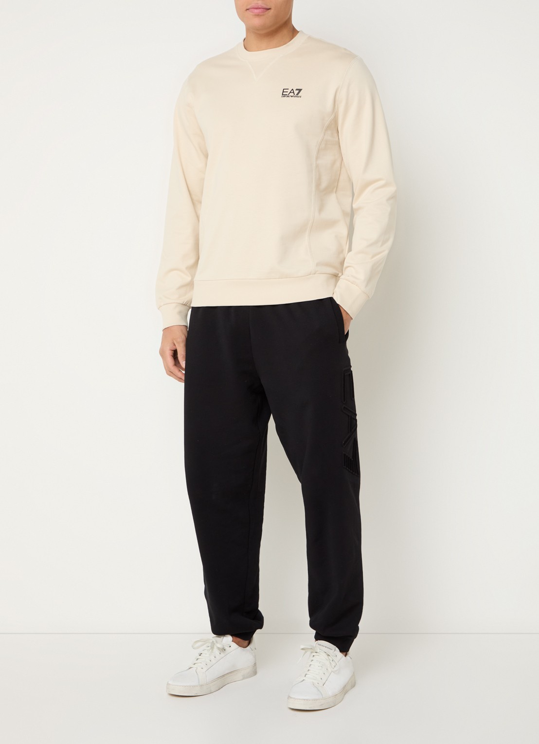 Armani Sweater met logo- en backprint - voorkant 3 beige