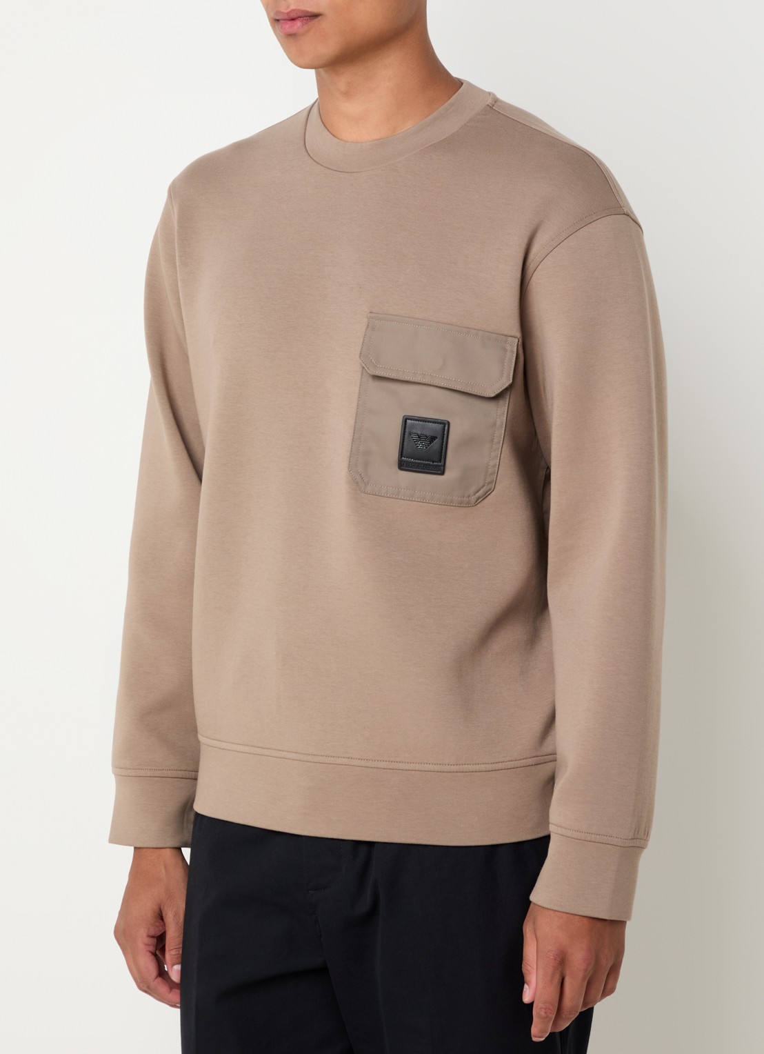 Armani Sweater met logo en borstzak - detail 2 zand