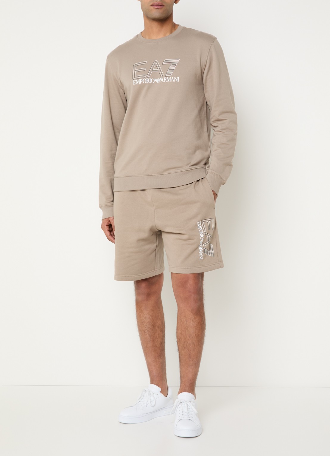Armani Sweater met logoprint - voorkant 2 donkerbeige