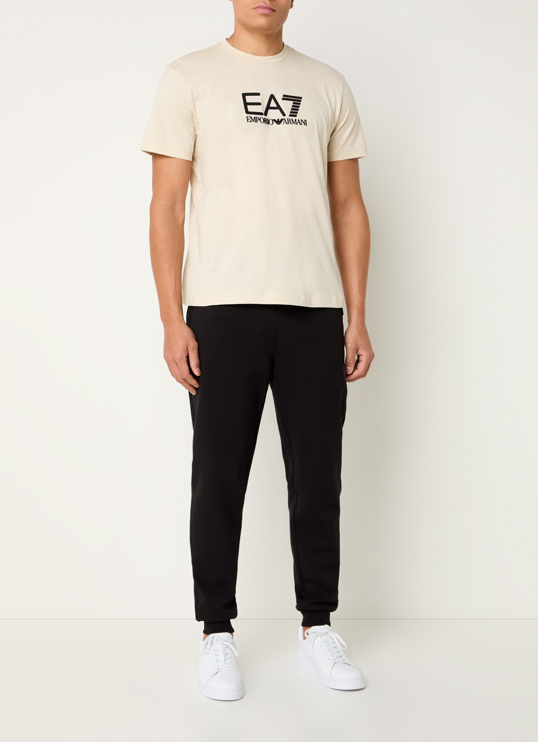 Armani T-shirt met 3D logoprint  - voorkant 3 beige