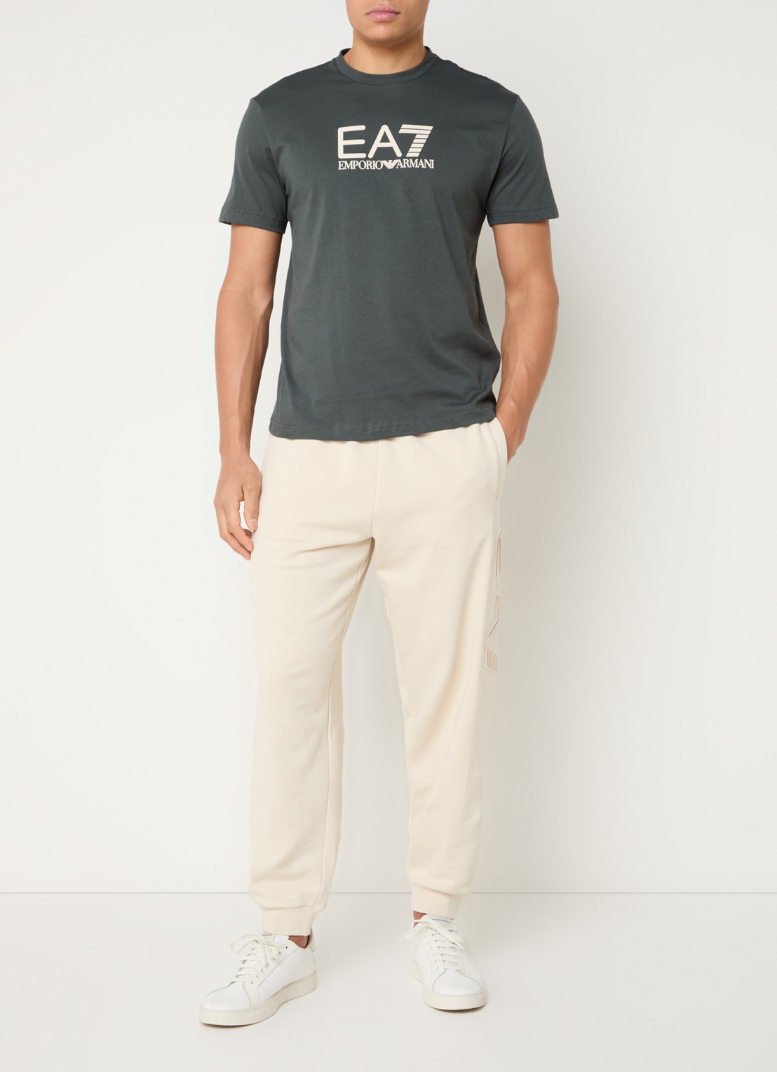 Armani T-shirt met 3D logoprint  - voorkant 4 bronsgroen