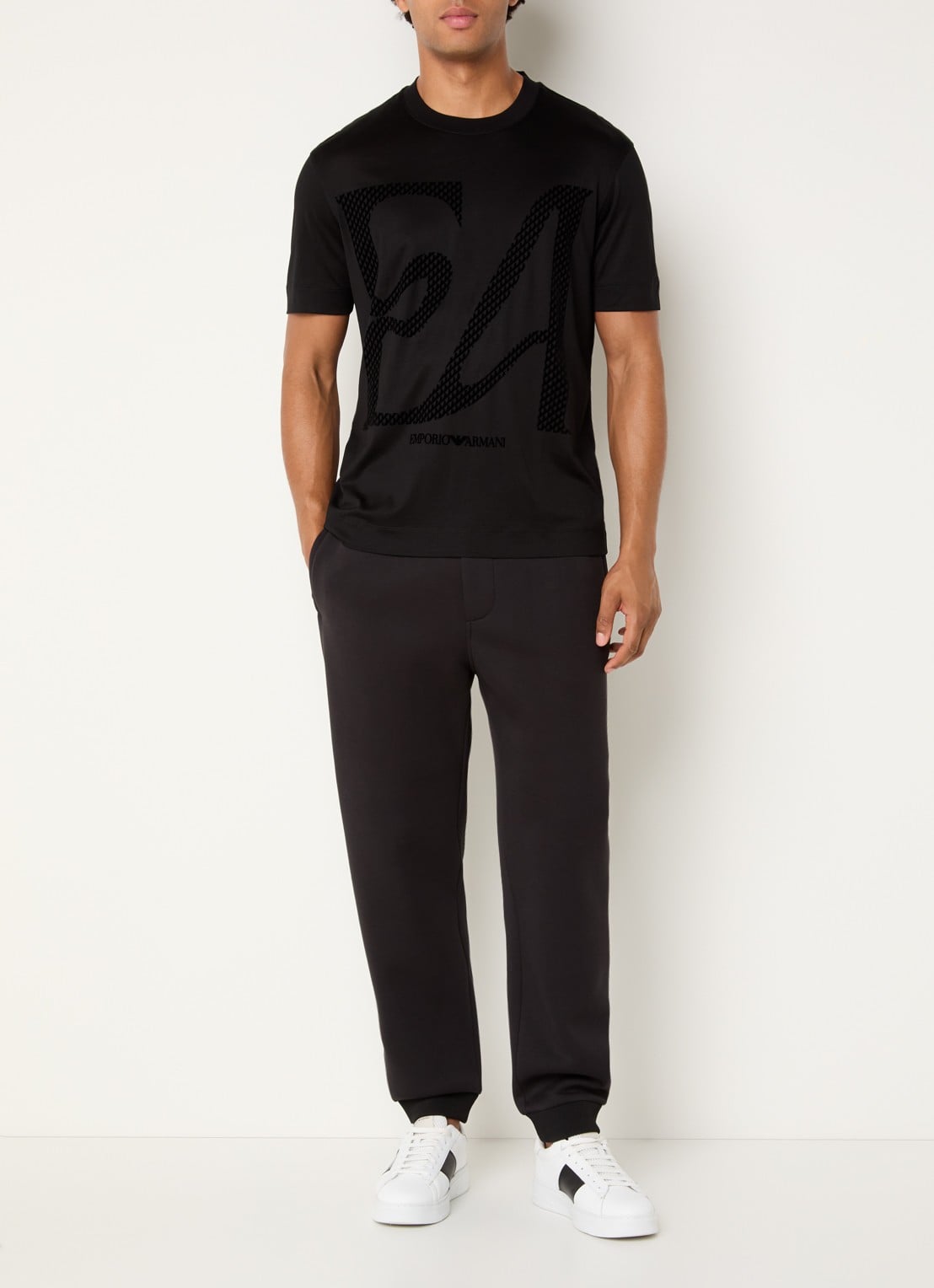 Armani T-shirt met flock logoprint - voorkant 4 zwart