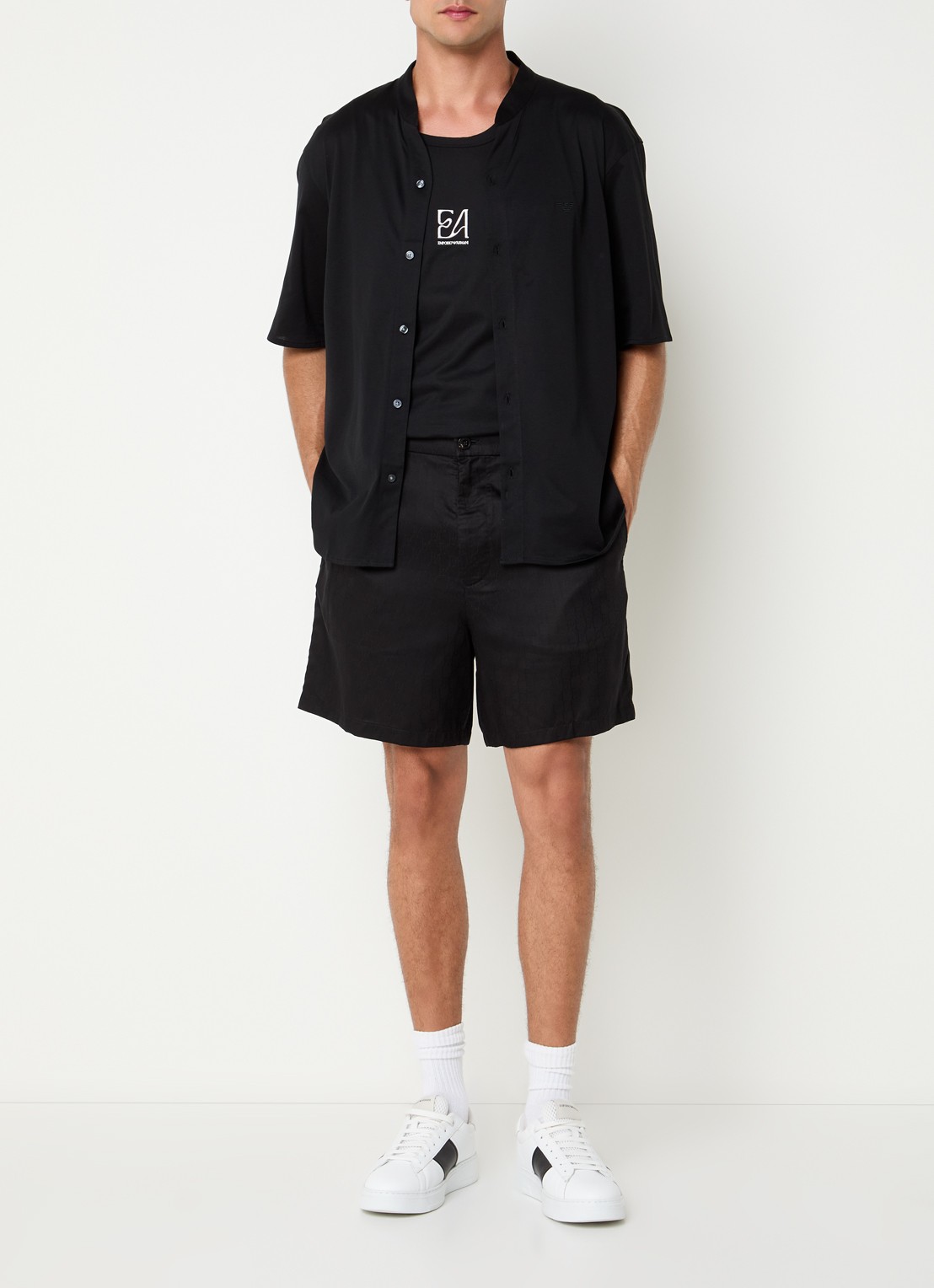 Armani T-shirt met knoopsluiting - voorkant 3 zwart
