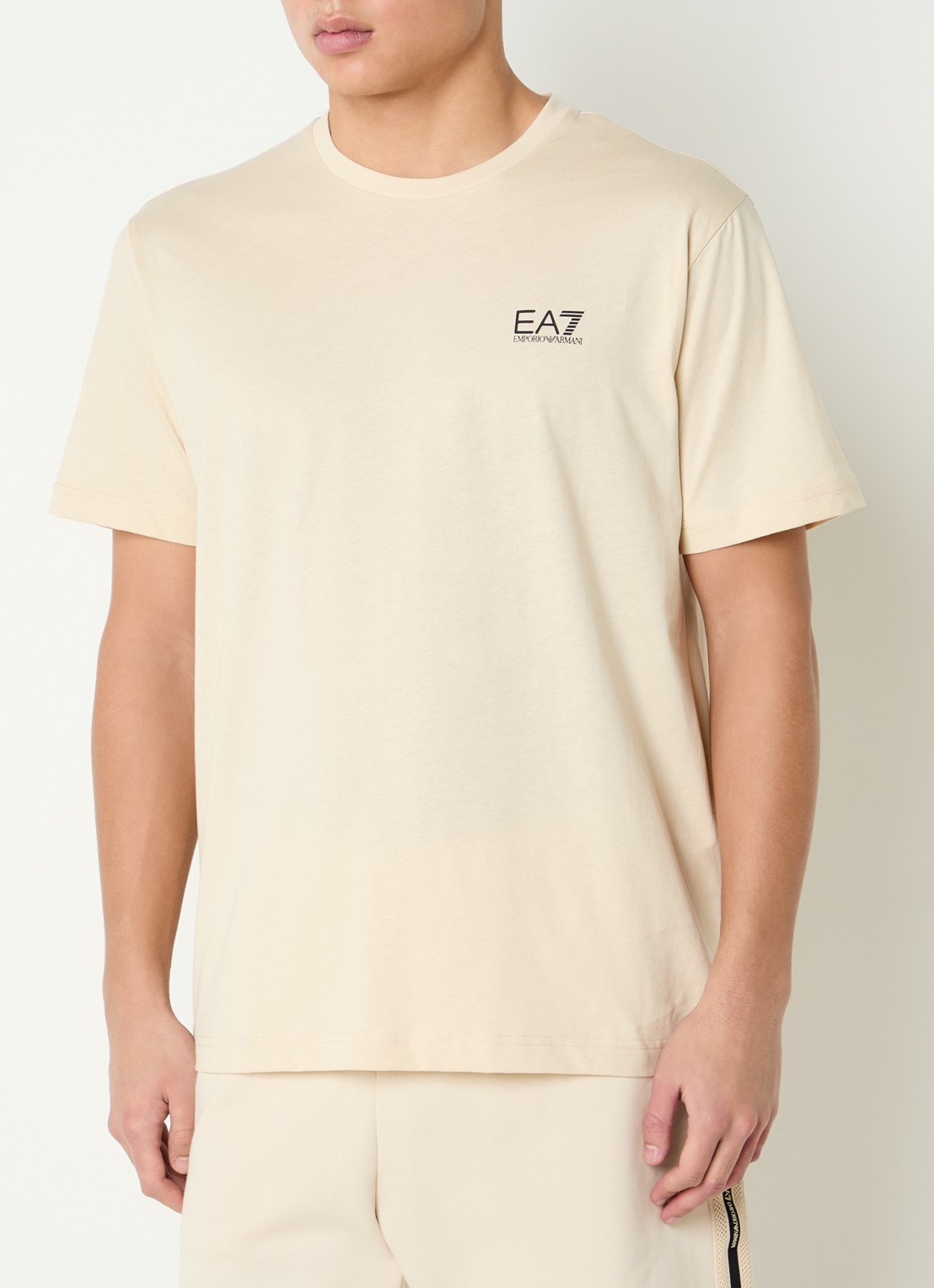 Armani T-shirt met logo- en backprint - detail 4 creme
