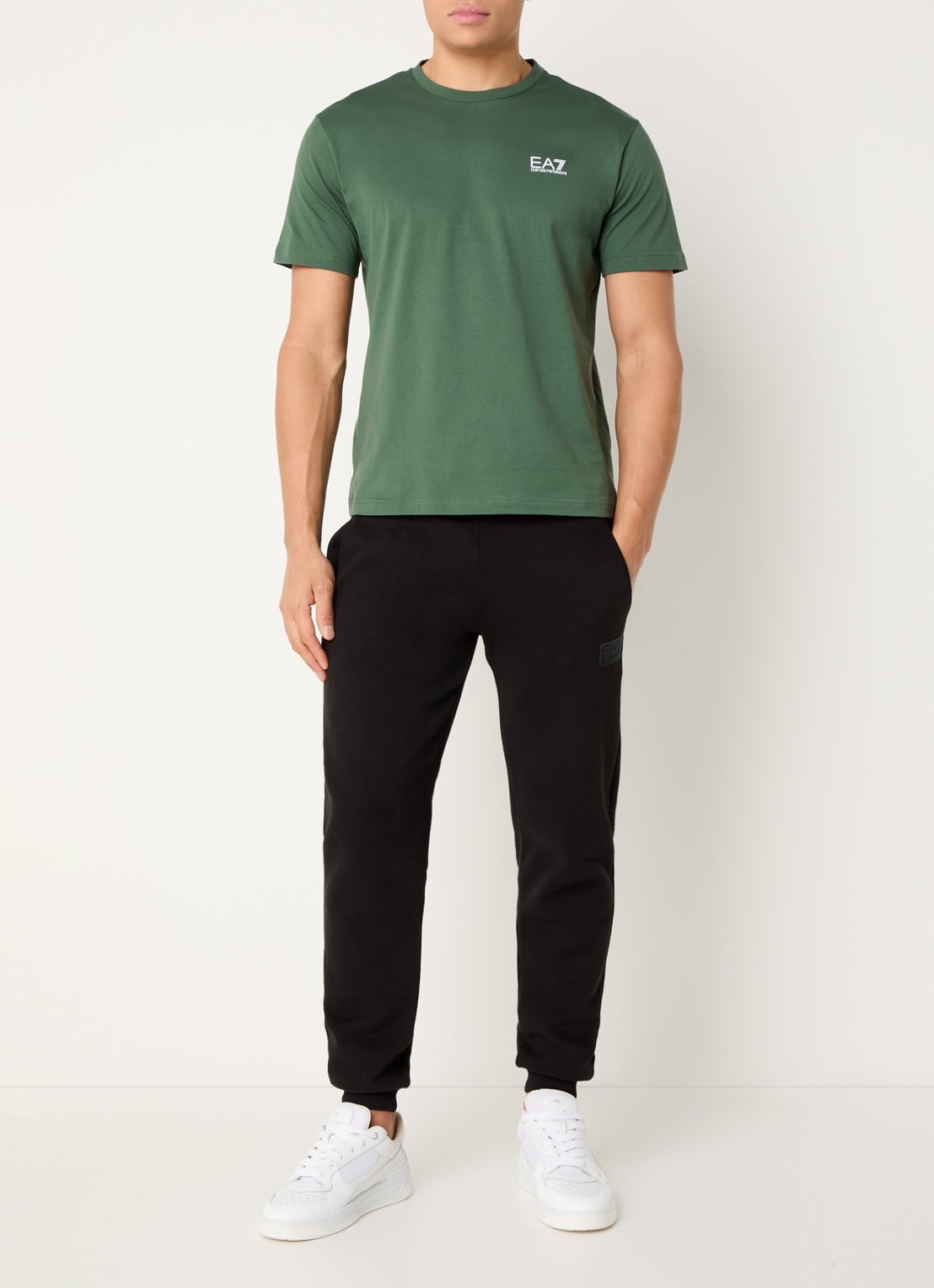 Armani T-shirt met logo- en backprint - voorkant 2 groen