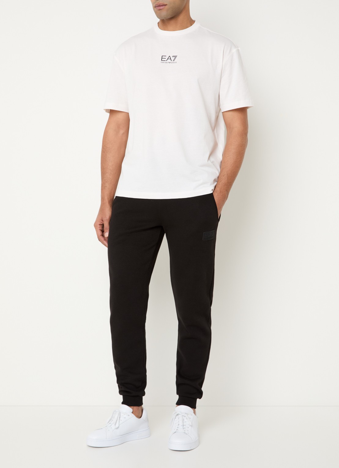 Armani T-shirt met logo- en backprint - voorkant 3 gebroken wit
