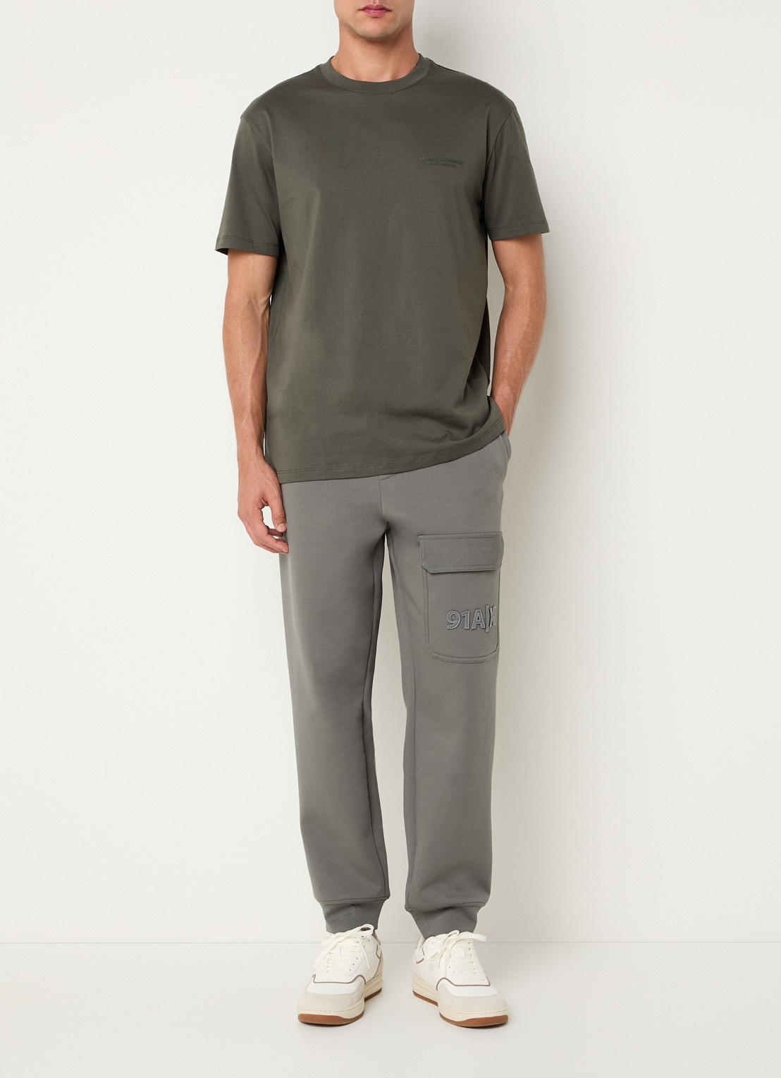 Armani T-shirt met logo - voorkant 4 taupe