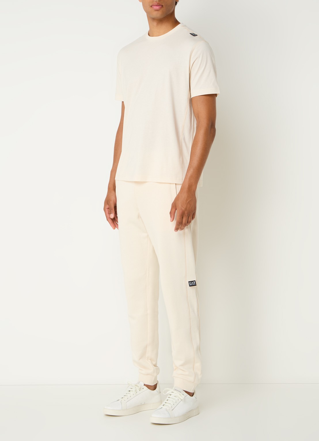 Armani T-shirt met logo - voorkant 4 beige
