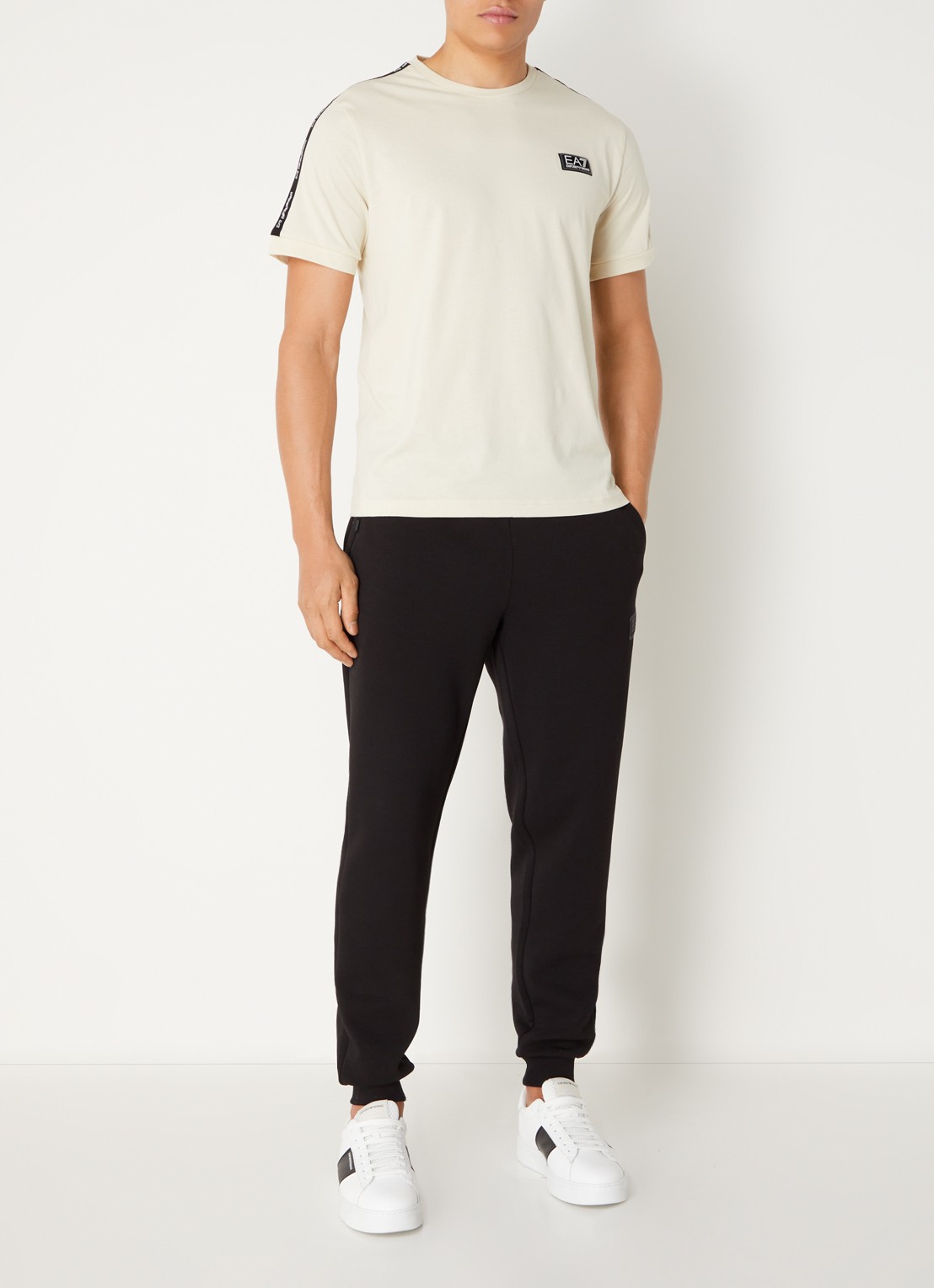 Armani T-shirt met logo - voorkant 4 beige