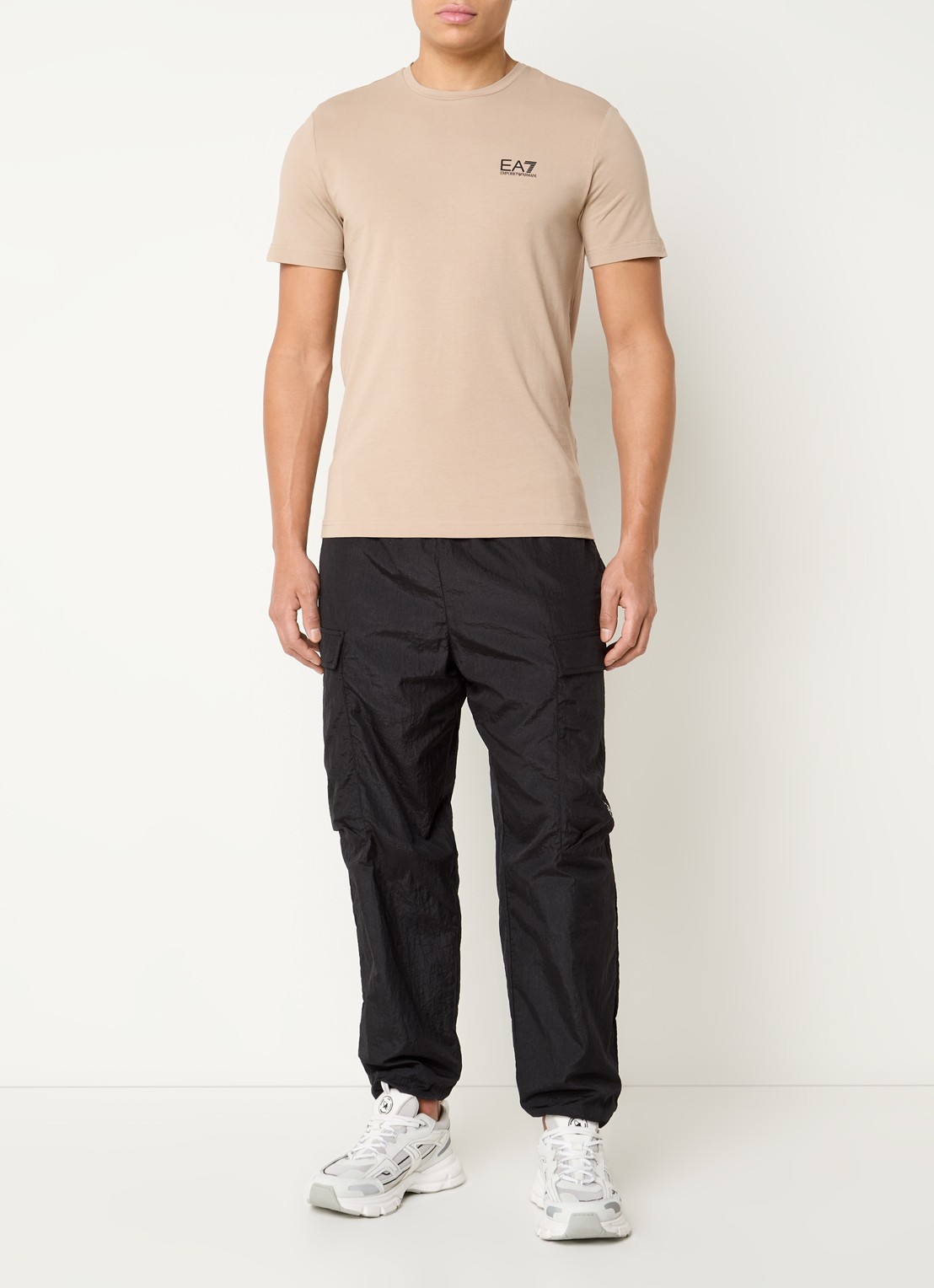 Armani T-shirt met logo - voorkant 3 donkerbeige