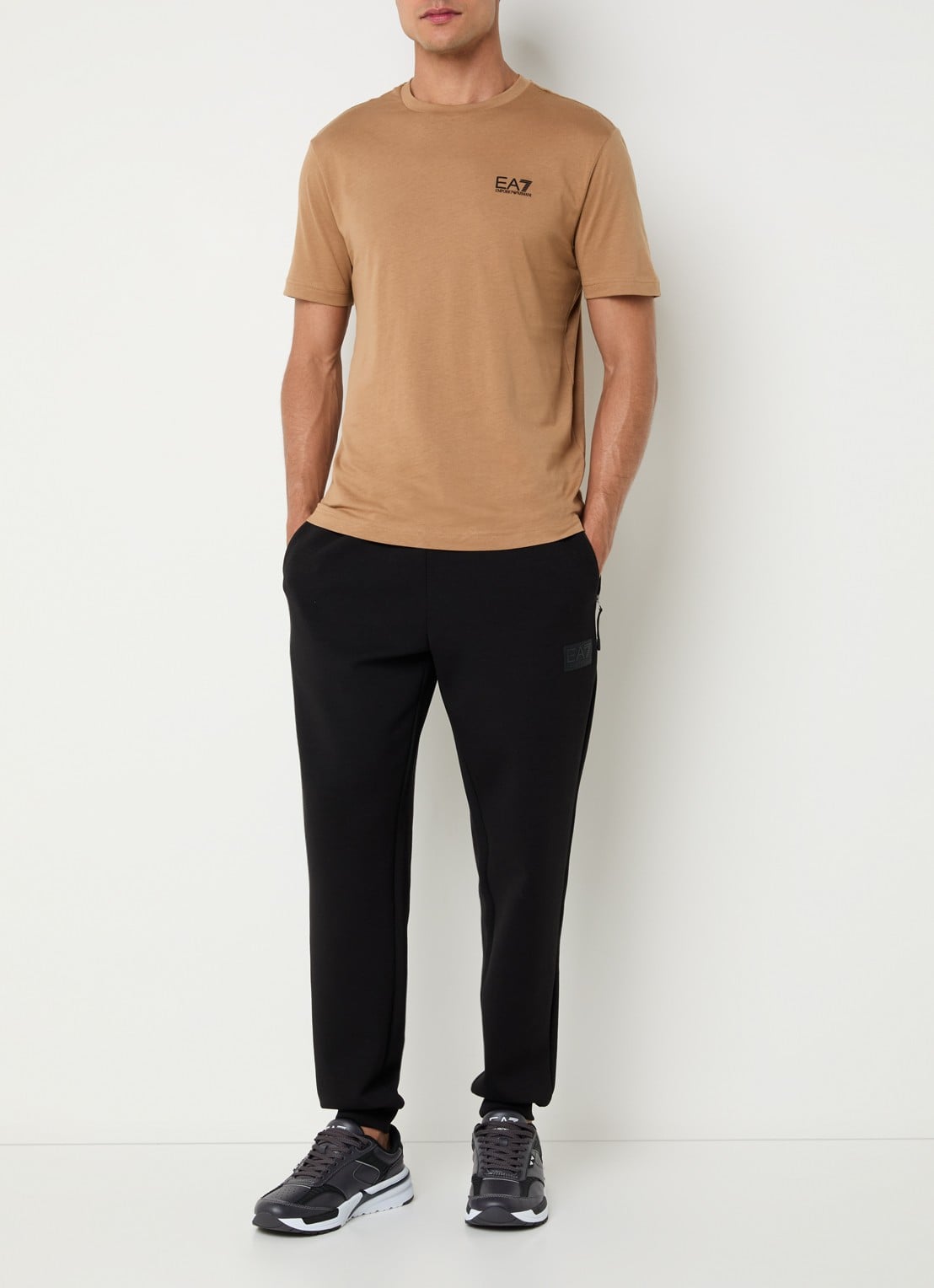 Armani T-shirt met logo - voorkant 4 camel