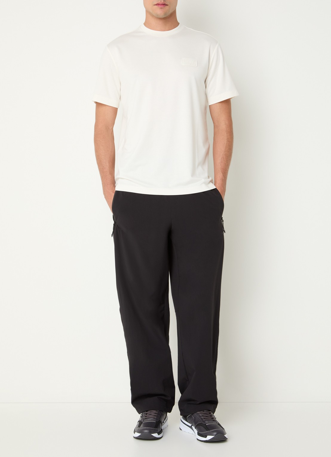 Armani T-shirt met logo - voorkant 2 gebroken wit