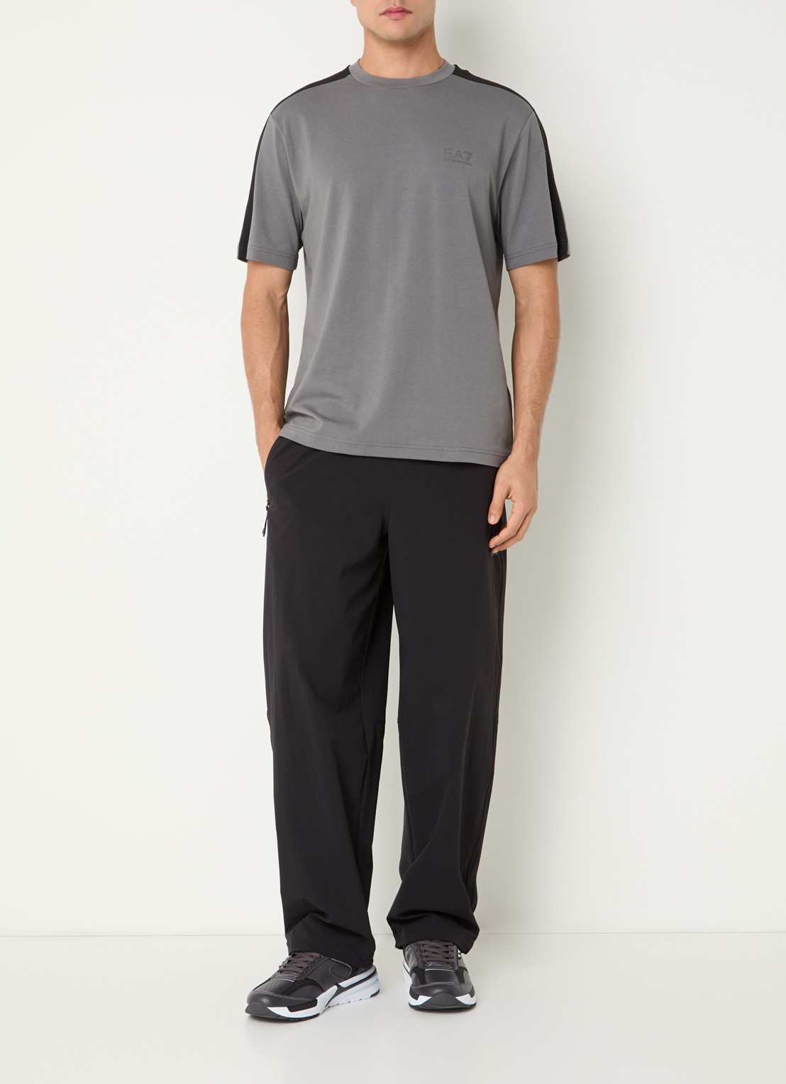 Armani T-shirt met logo - voorkant 3 grijs