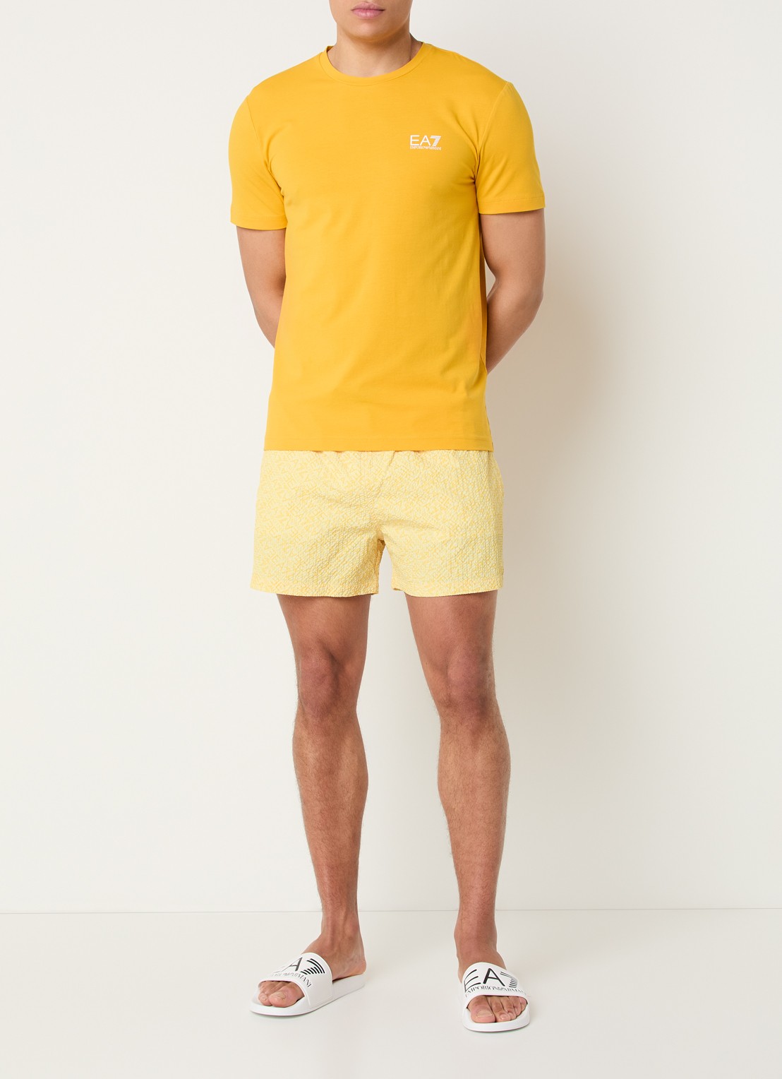 Armani T-shirt met logo - voorkant 2 geel