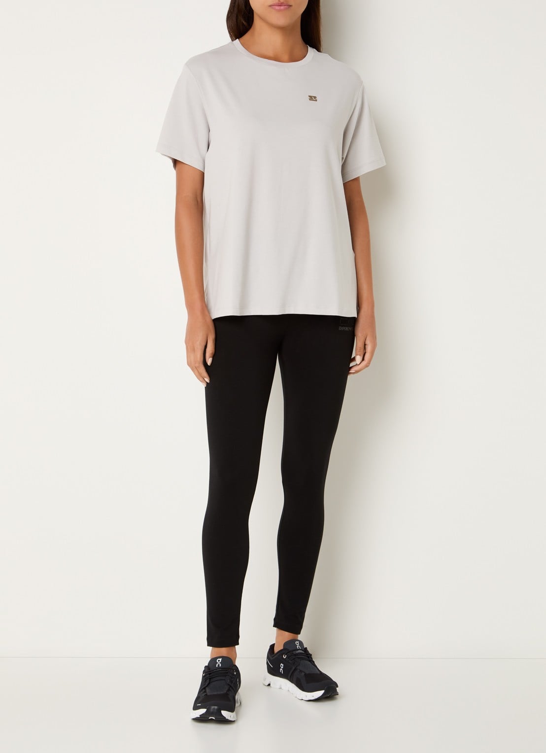 Armani T-shirt met logo - voorkant 2 beige