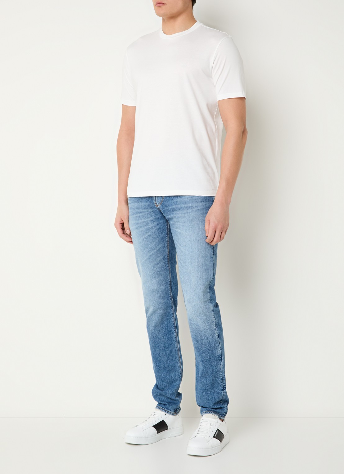 Armani T-shirt met logo - voorkant 2 gebroken wit