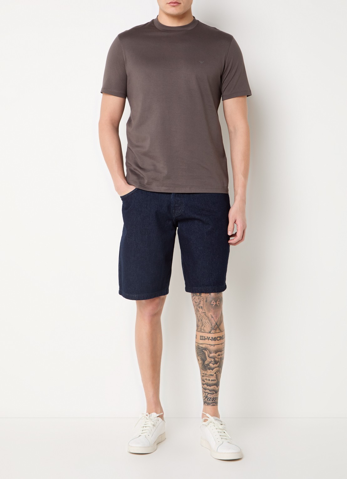Armani T-shirt met logo - voorkant 3 donkerbruin