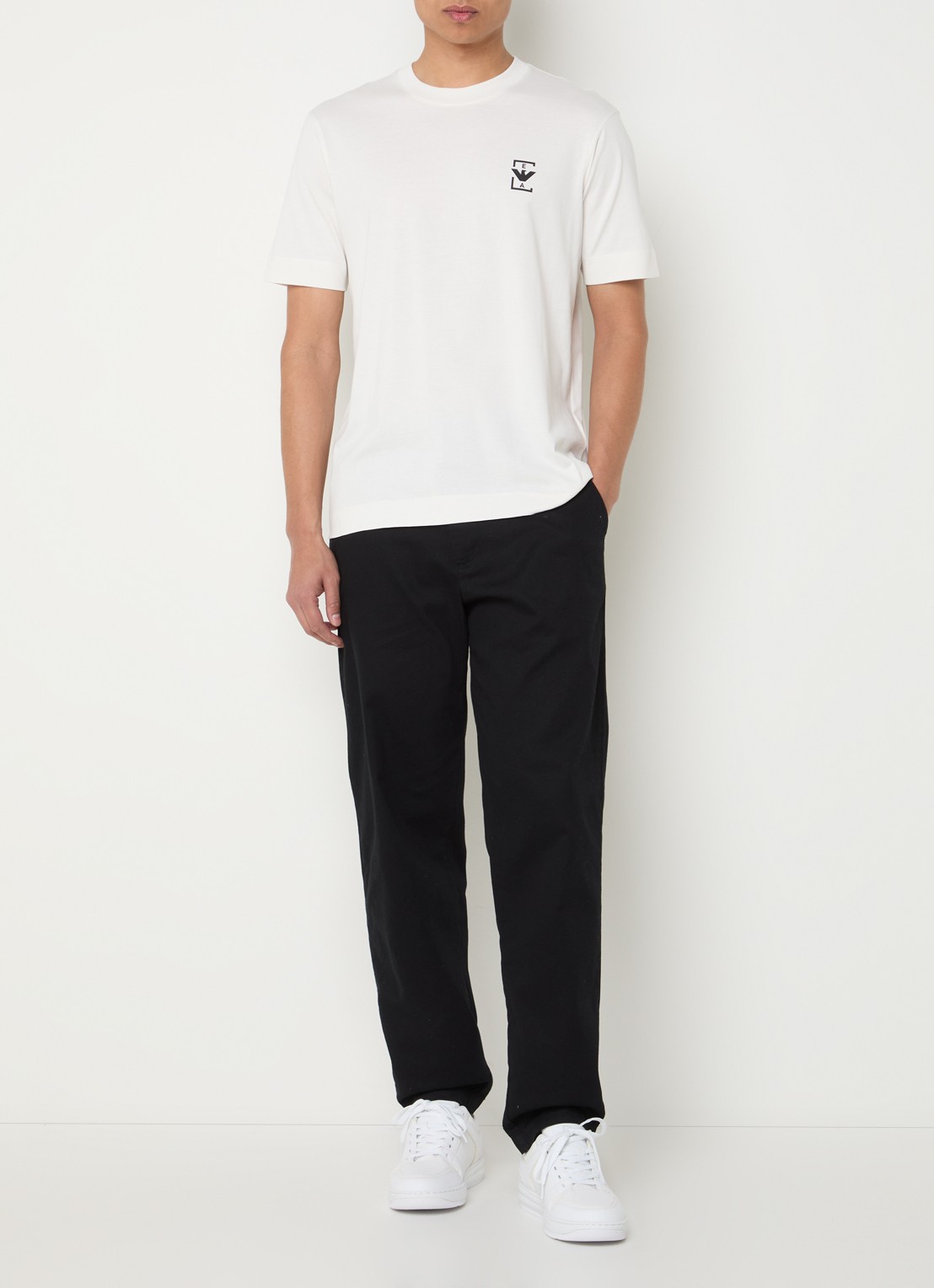 Armani T-shirt met logo - voorkant 3 gebroken wit