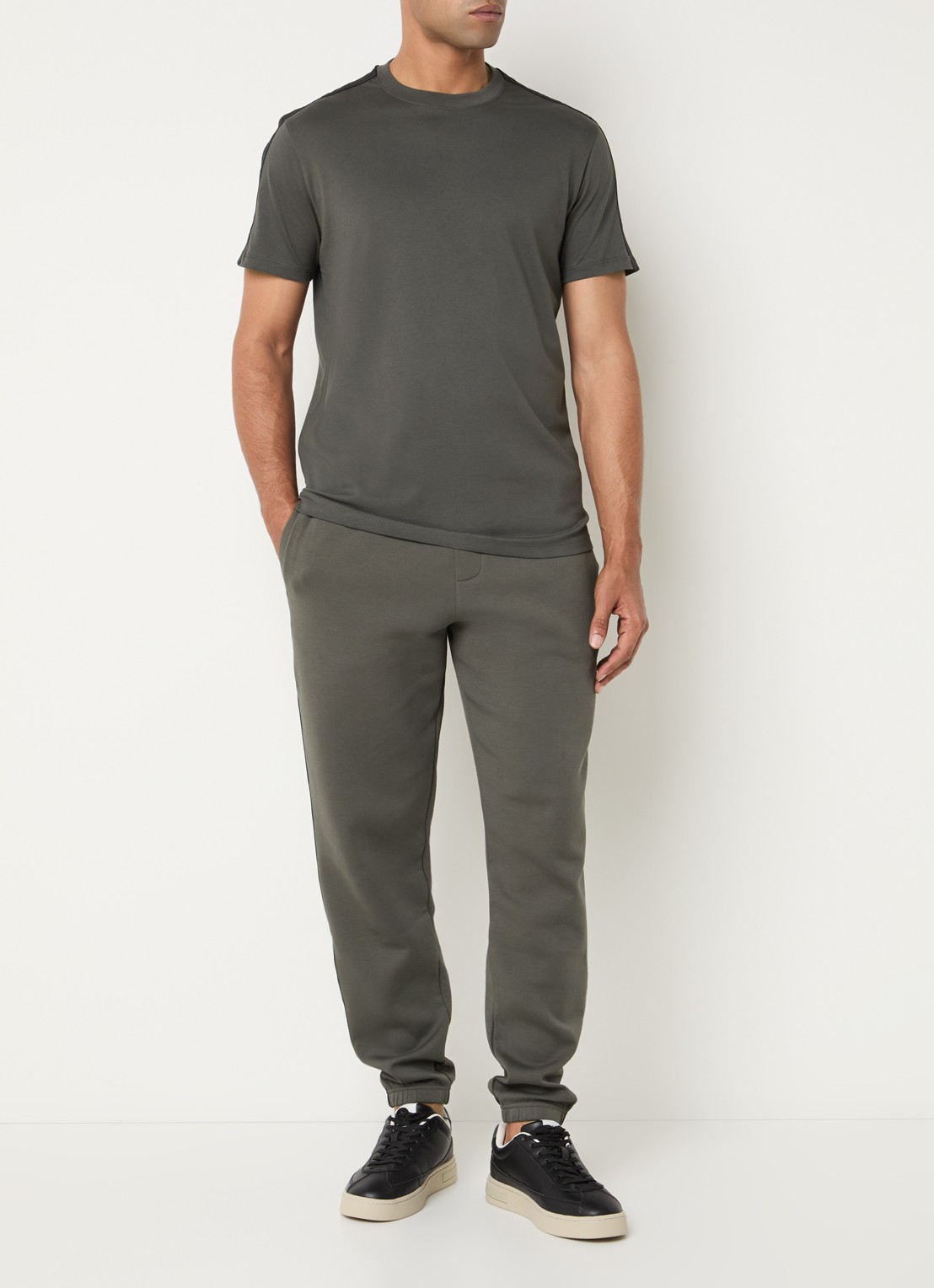 Armani T-shirt met logoband - voorkant 2 olijfgroen