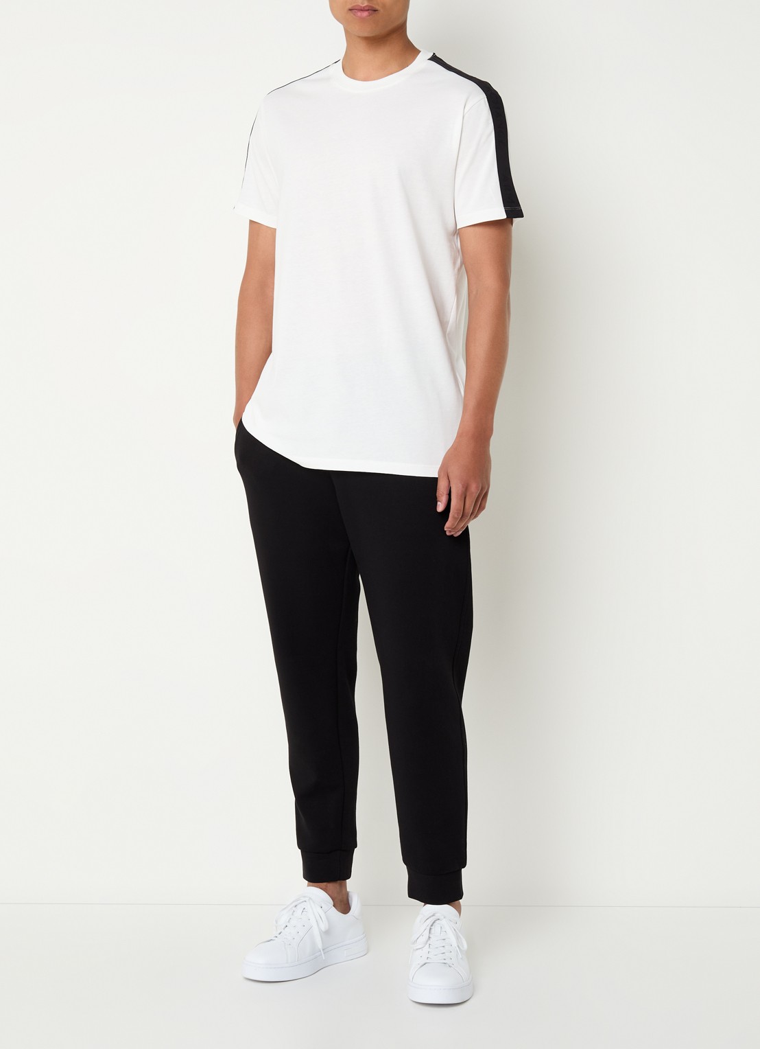 Armani T-shirt met logoband - voorkant 4 gebroken wit