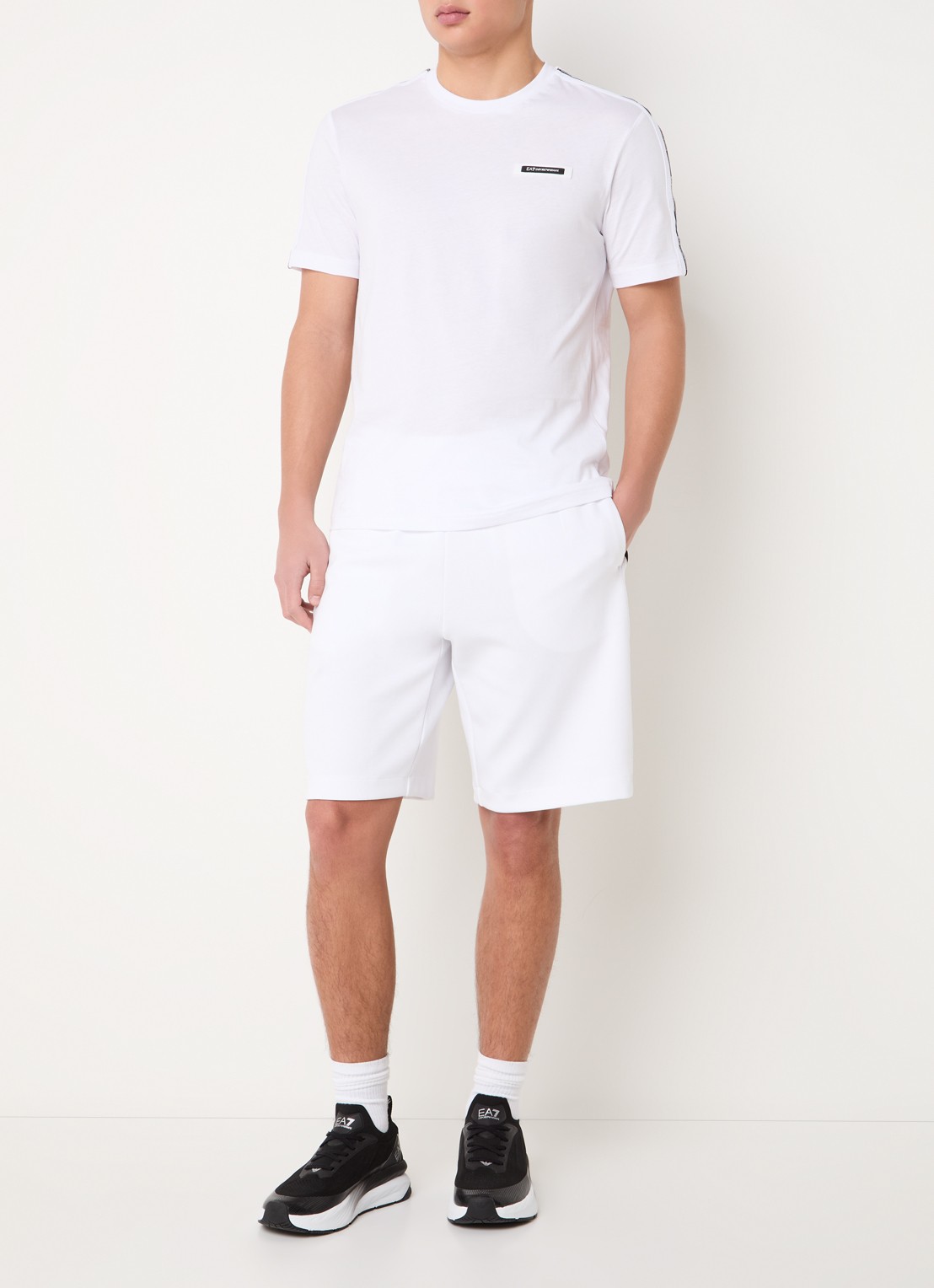 Armani T-shirt met logoband - voorkant 2 wit