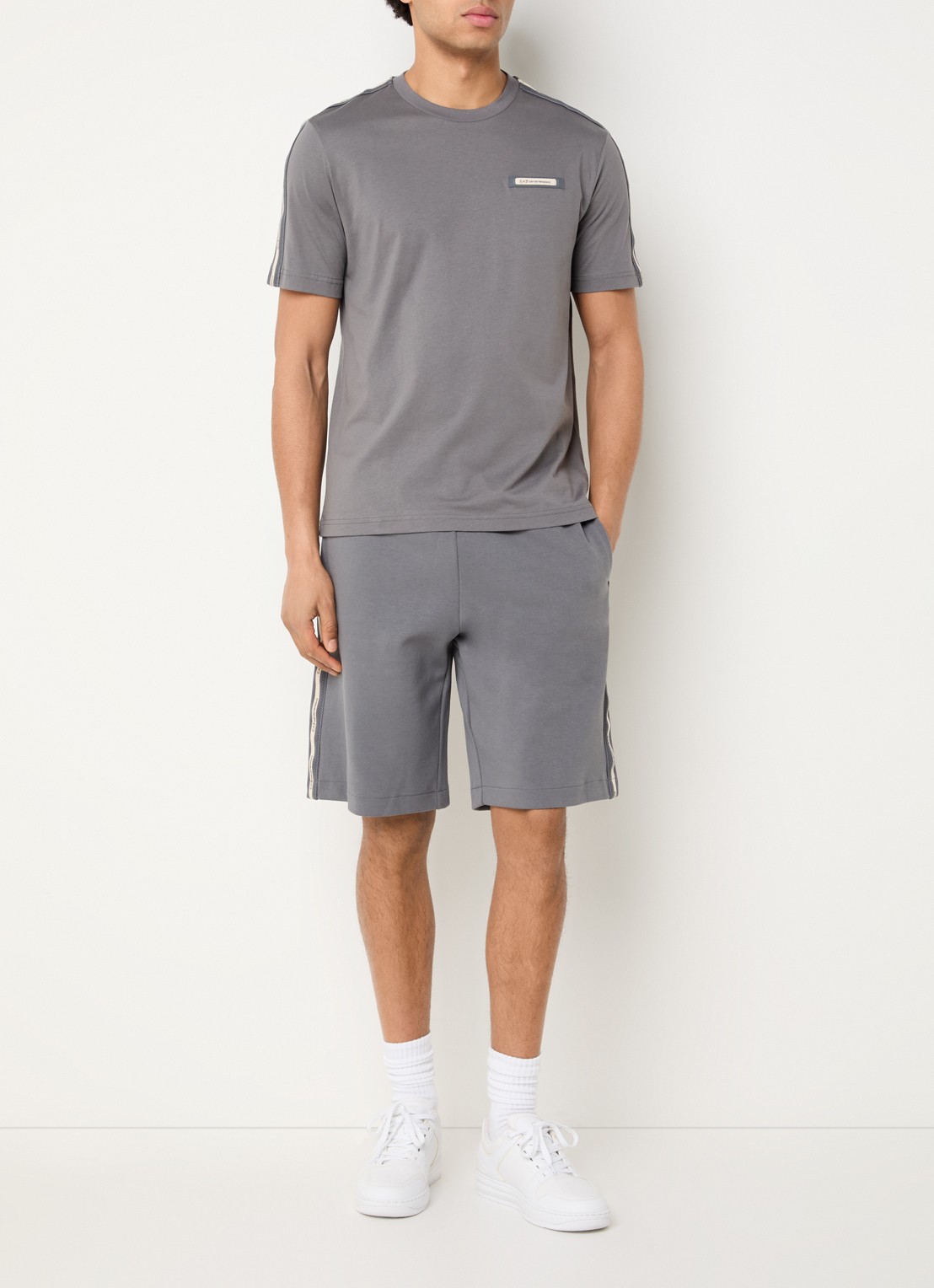 Armani T-shirt met logoband - voorkant 4 khaki