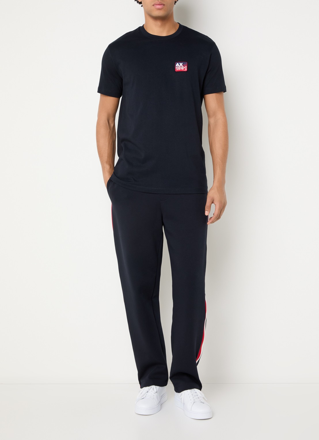 Armani T-shirt met logoborduring - voorkant 3 donkerblauw