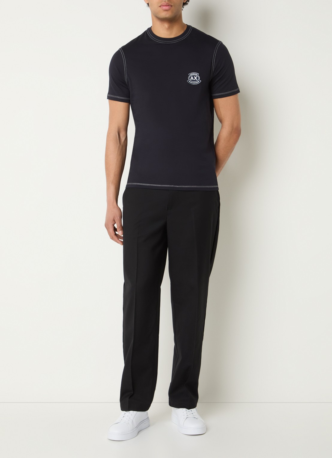 Armani T-shirt met logoborduring - voorkant 3 donkerblauw