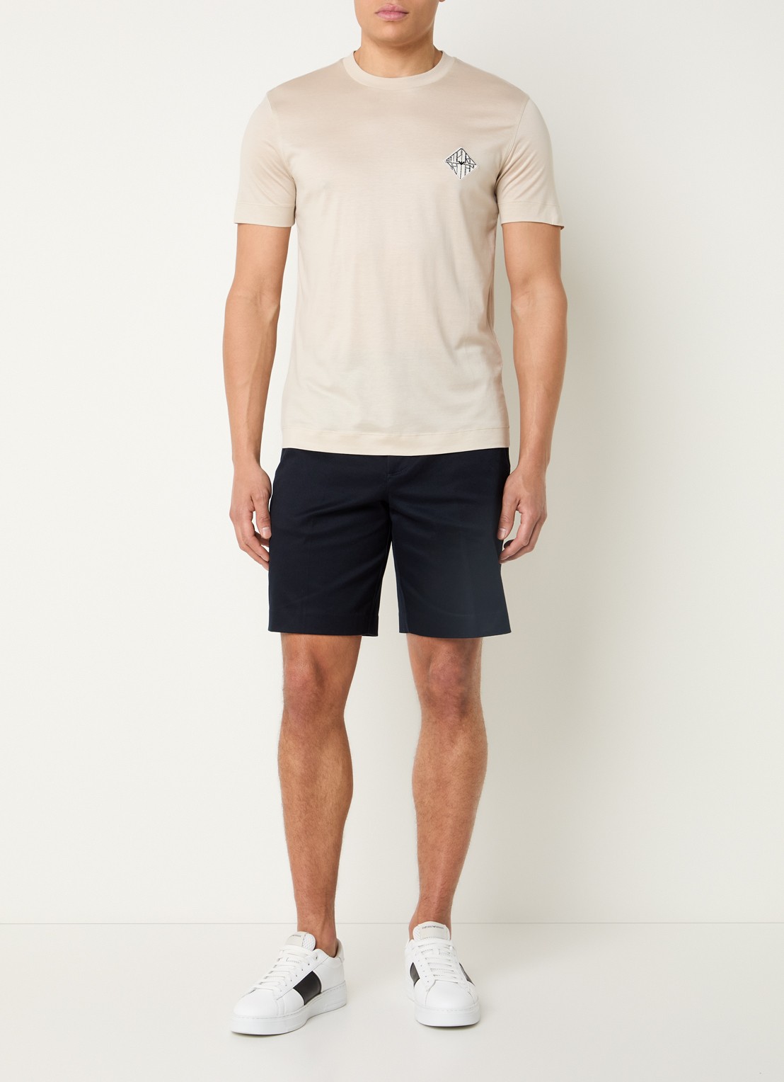 Armani T-shirt met logoborduring - voorkant 4 beige
