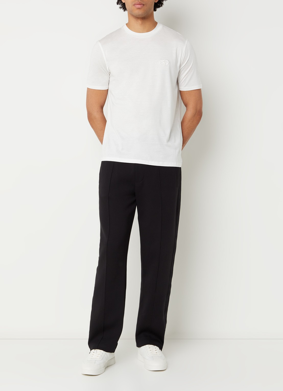 Armani T-shirt met logoborduring - voorkant 4 gebroken wit