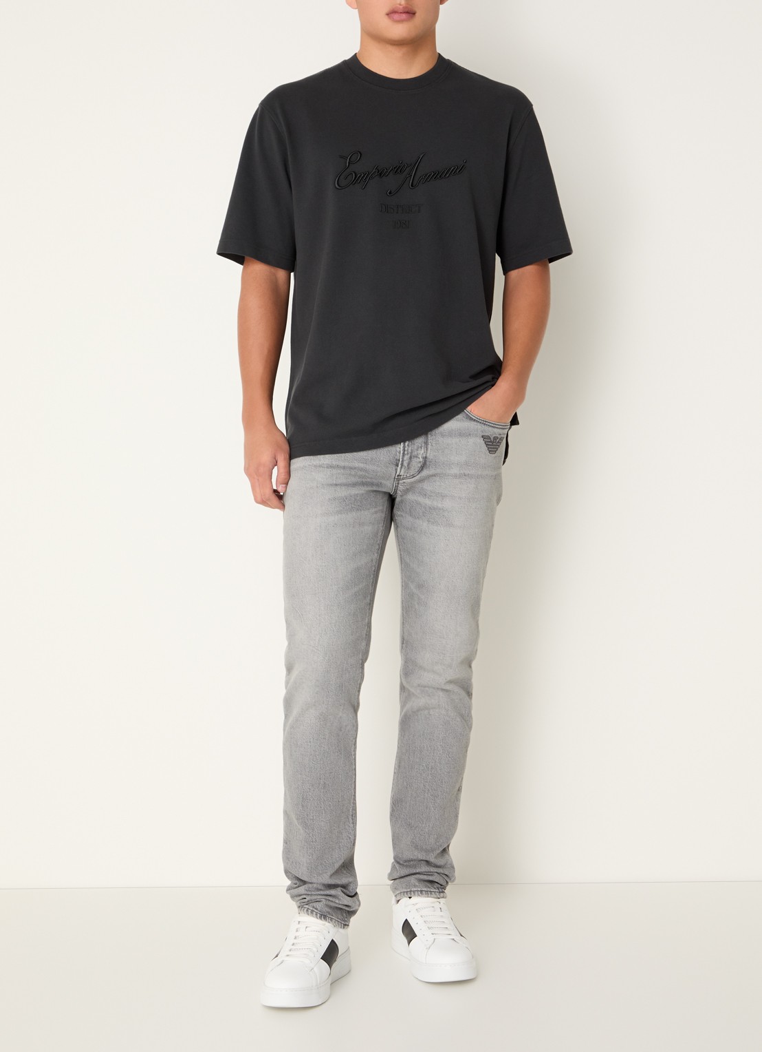 Armani T-shirt met logoborduring - voorkant 4 antraciet