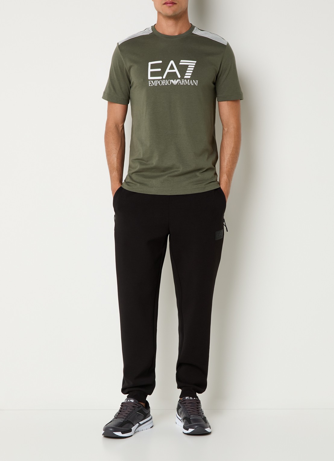 Armani T-shirt met logoprint - voorkant 3 legergroen