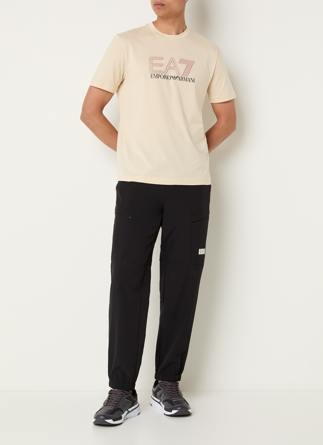 Armani T-shirt met logoprint - voorkant 4 creme
